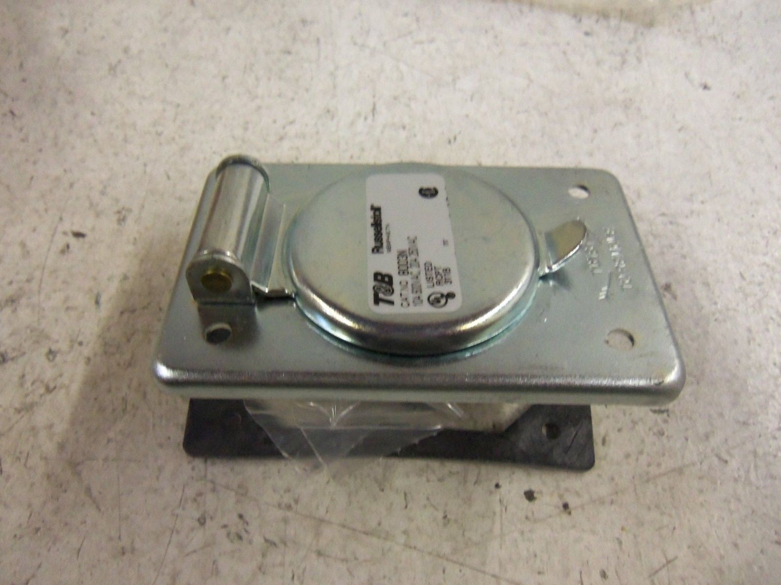 THOMAS & BETTS RUSSELLSTOLL 8003N RECEPTACLE *NEW IN BOX*