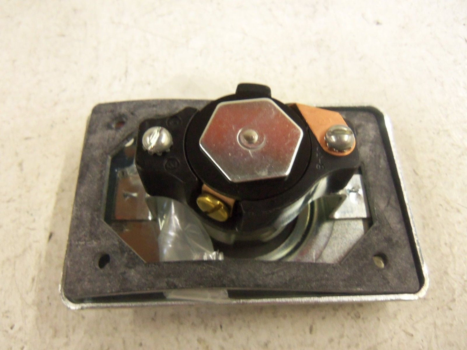 THOMAS & BETTS RUSSELLSTOLL 8003N RECEPTACLE *NEW IN BOX*