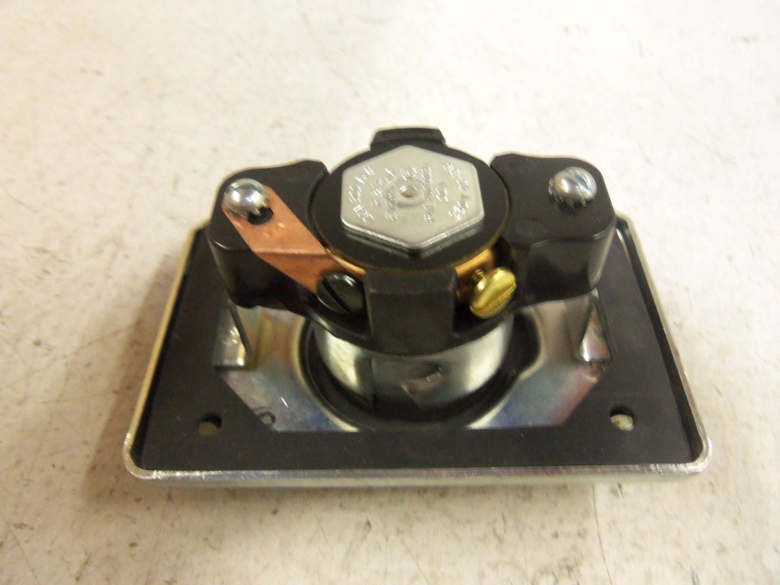 THOMAS & BETTS RUSSELLSTOLL EVER-LOK 8004-RS RECEPTACLE *NEW IN BOX*