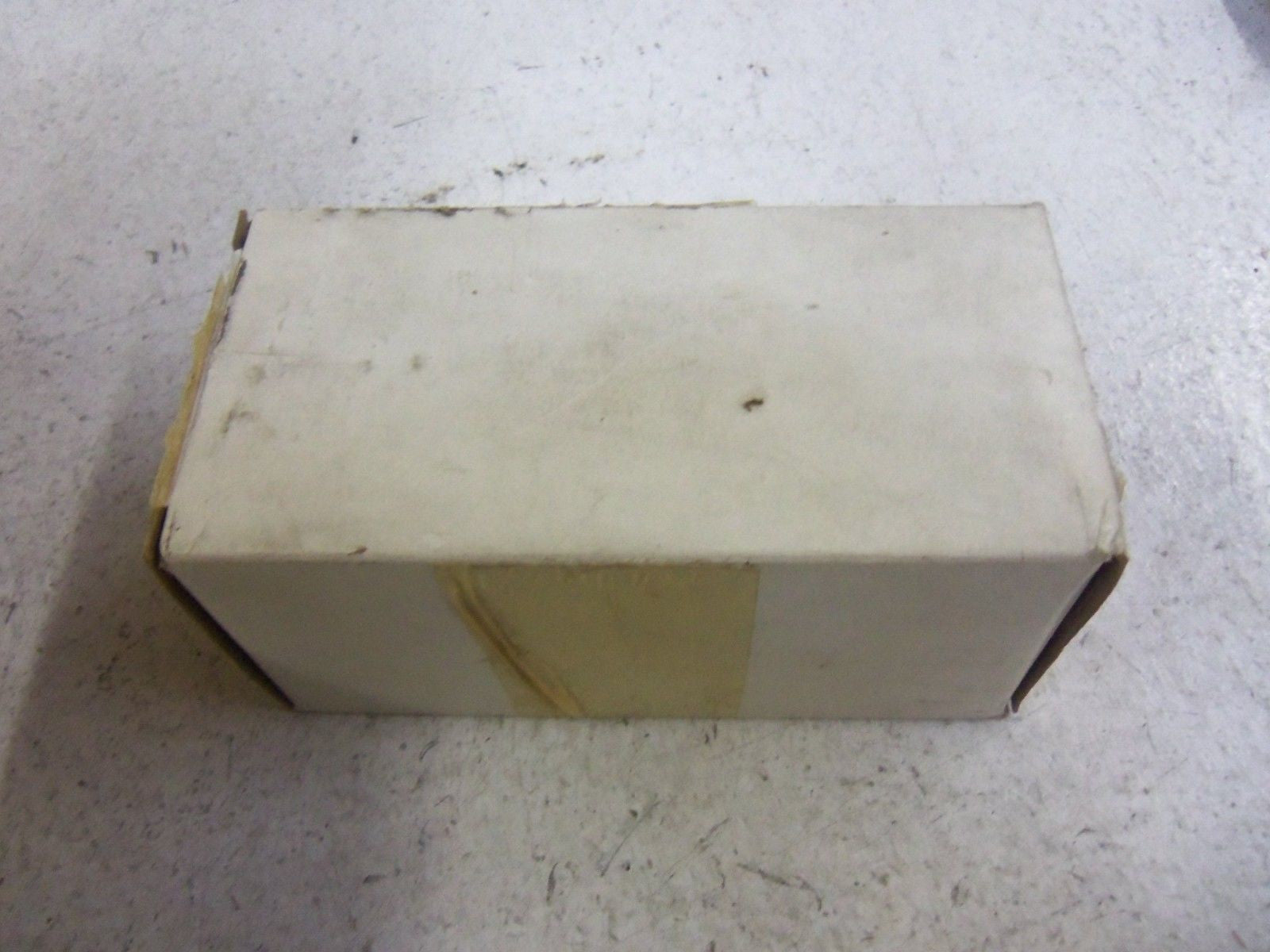THOMAS & BETTS RUSSELLSTOLL MDGT EVER-LOK 8705 RECEPTACLE *NEW IN BOX*