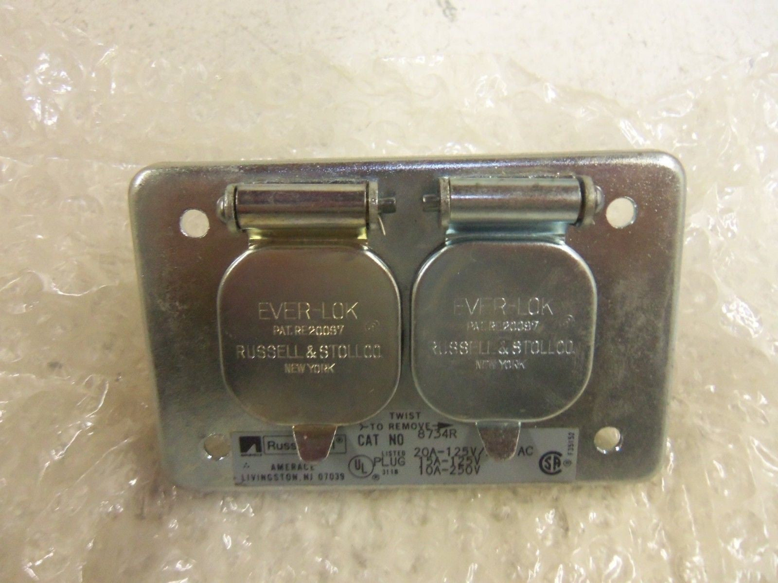 THOMAS & BETTS RUSSELLSTOLL EVER-LOK 8734R PLUG *NEW IN BOX*