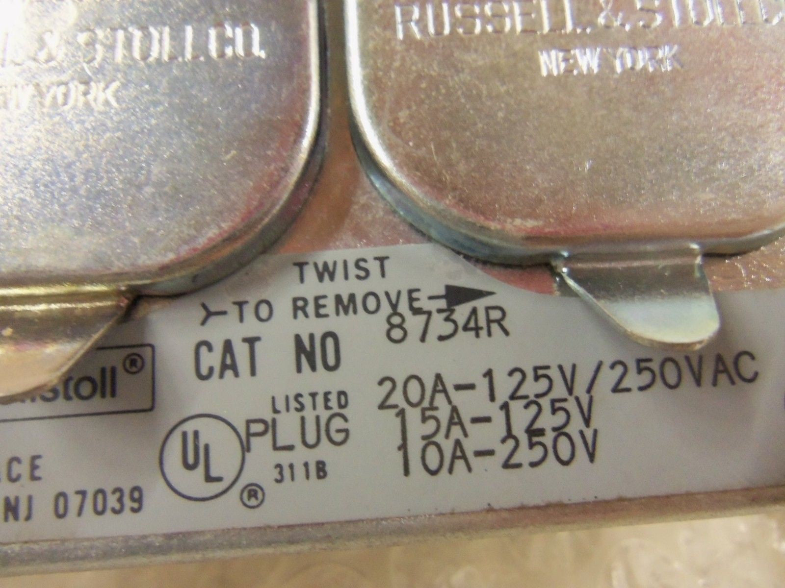 THOMAS & BETTS RUSSELLSTOLL EVER-LOK 8734R PLUG *NEW IN BOX*