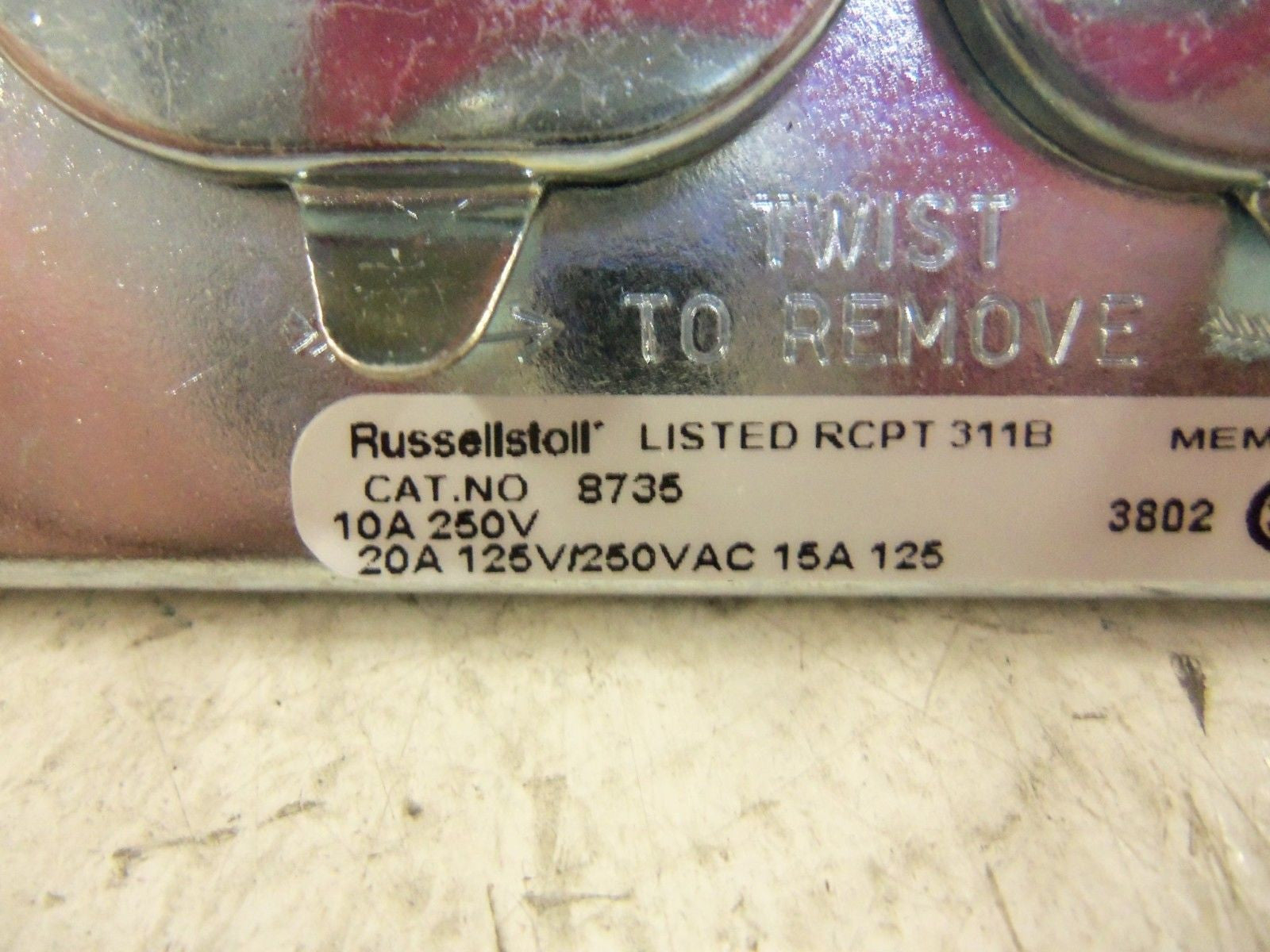 THOMAS & BETTS 8735 RECEPTACLE *NEW IN BOX*