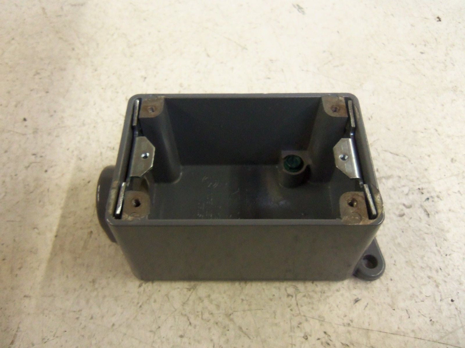 THOMAS & BETTS RUSSELLSTOLL FSWS-62 BOX ASSEMBLY *NEW IN BOX*