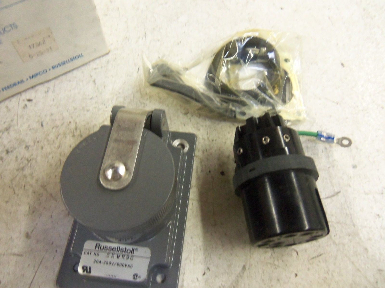 THOMAS & BETTS RUSSELLSTOLL EVER-LOK SKWR9G RECEPTACLE *NEW IN BOX*