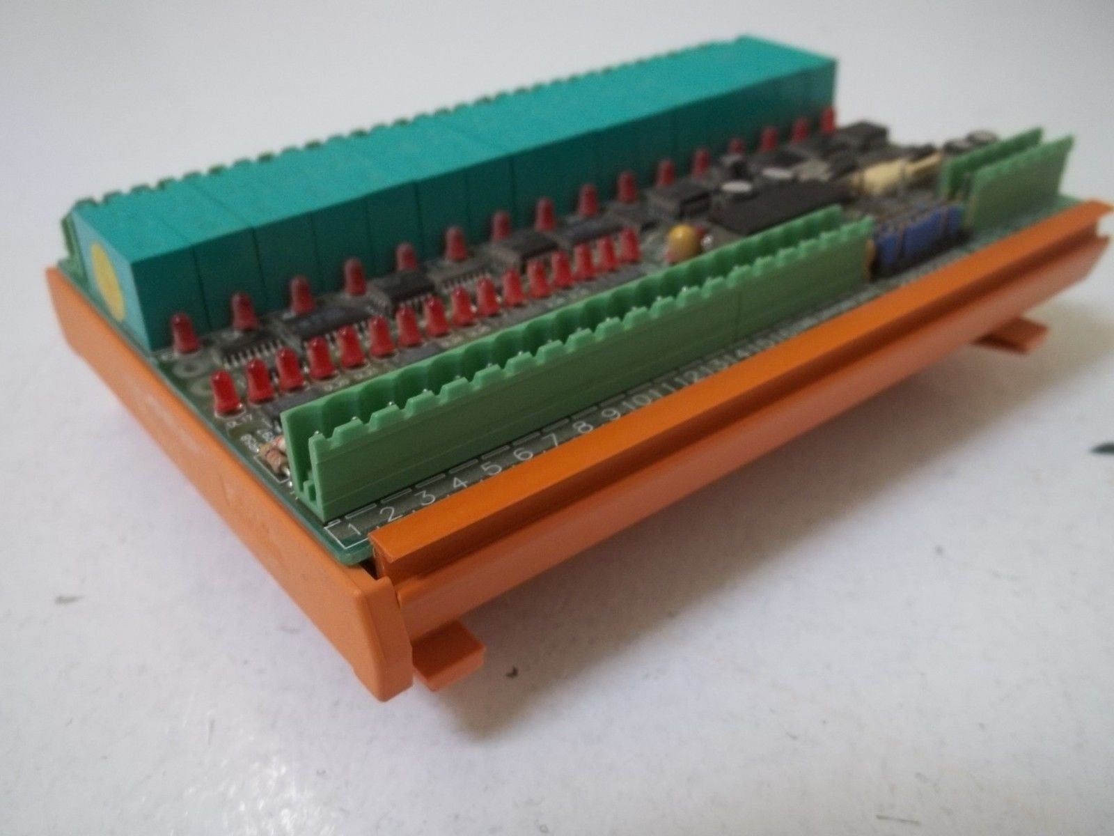 TECHINT TSR40 REV.A OUTPUT MOUDLE 24VDC *USED*