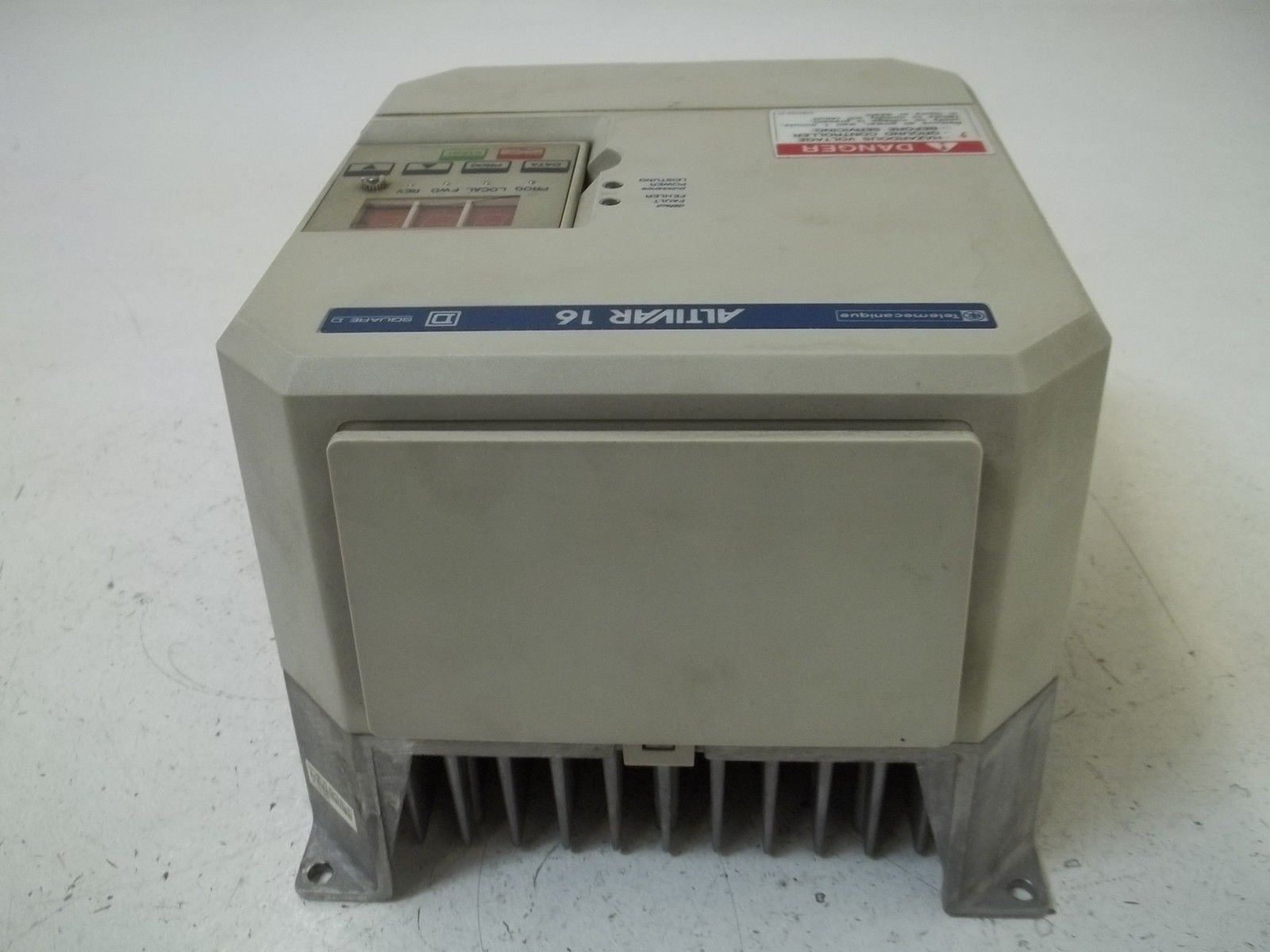 TELEMECANIQUE ATV16U18N4 AC DRIVE CONTROLLER *USED*