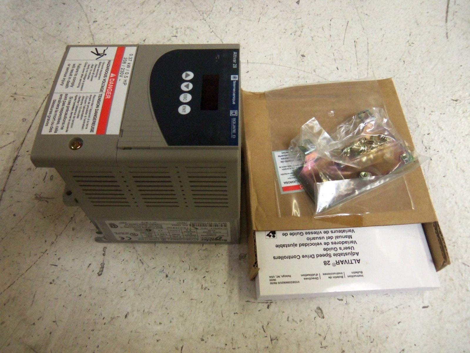 TELEMECANIQUE ATV28HU09M2U DRIVE *USED*