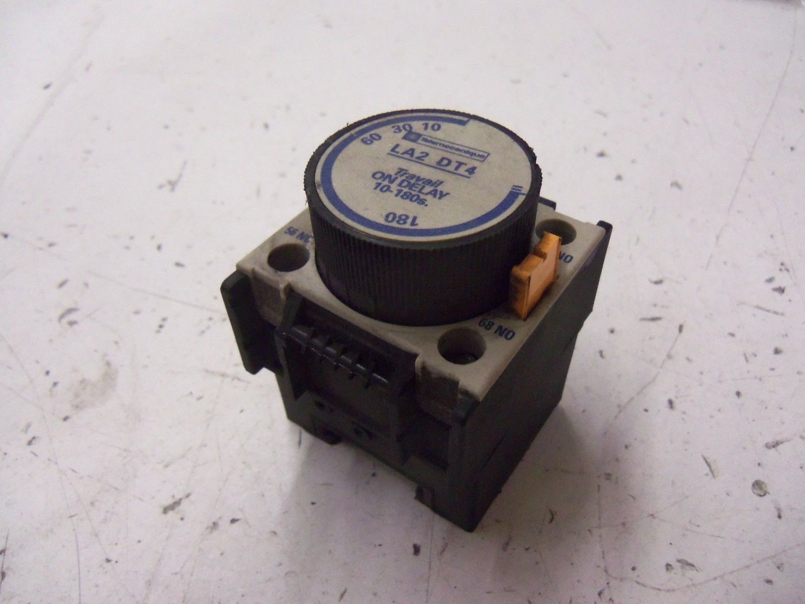TELEMECANIQUE LA2-DT4 *USED*