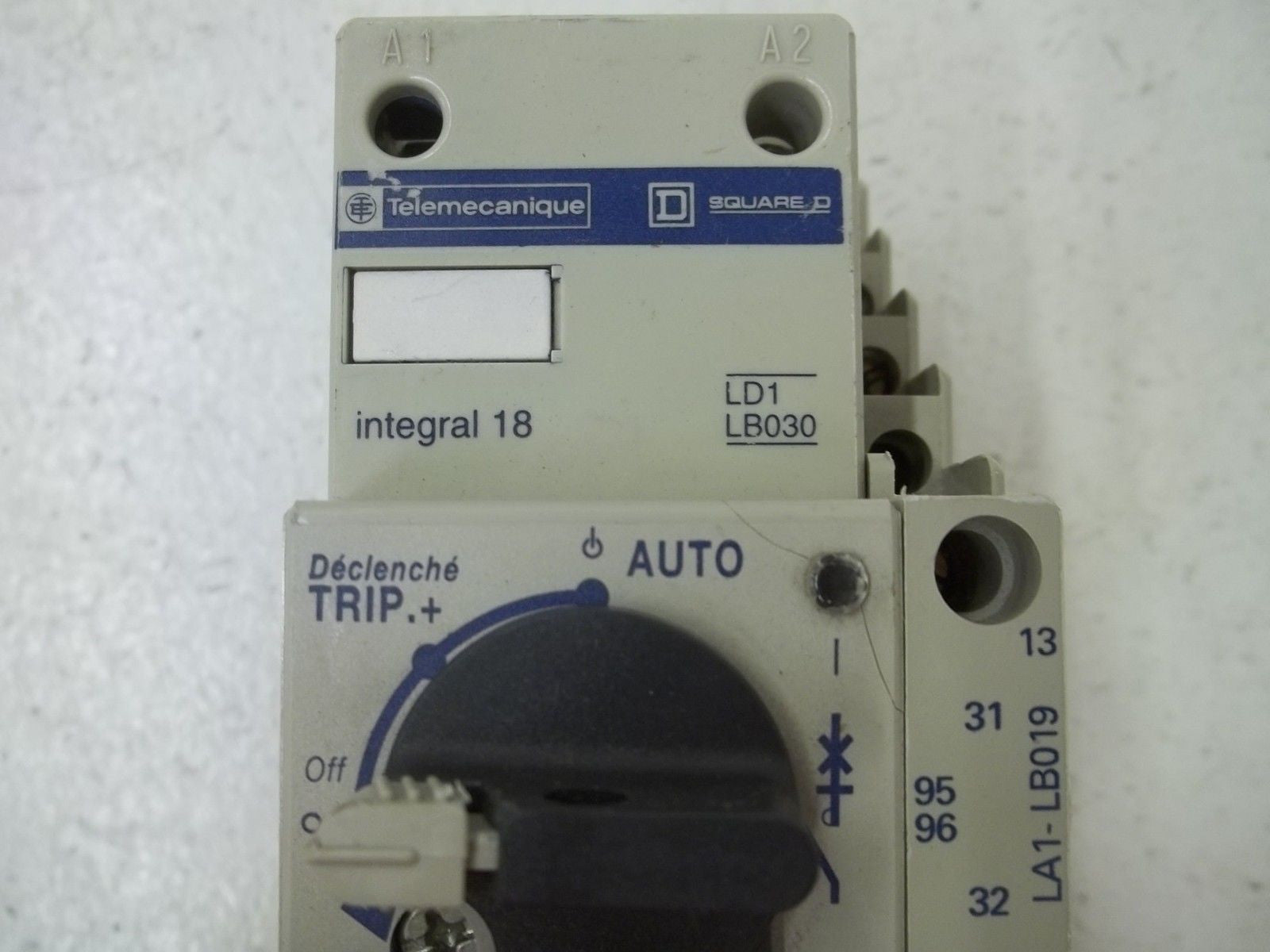 TELEMECANIQUE LD1 LB030P WITH LA1-LB19 *USED*