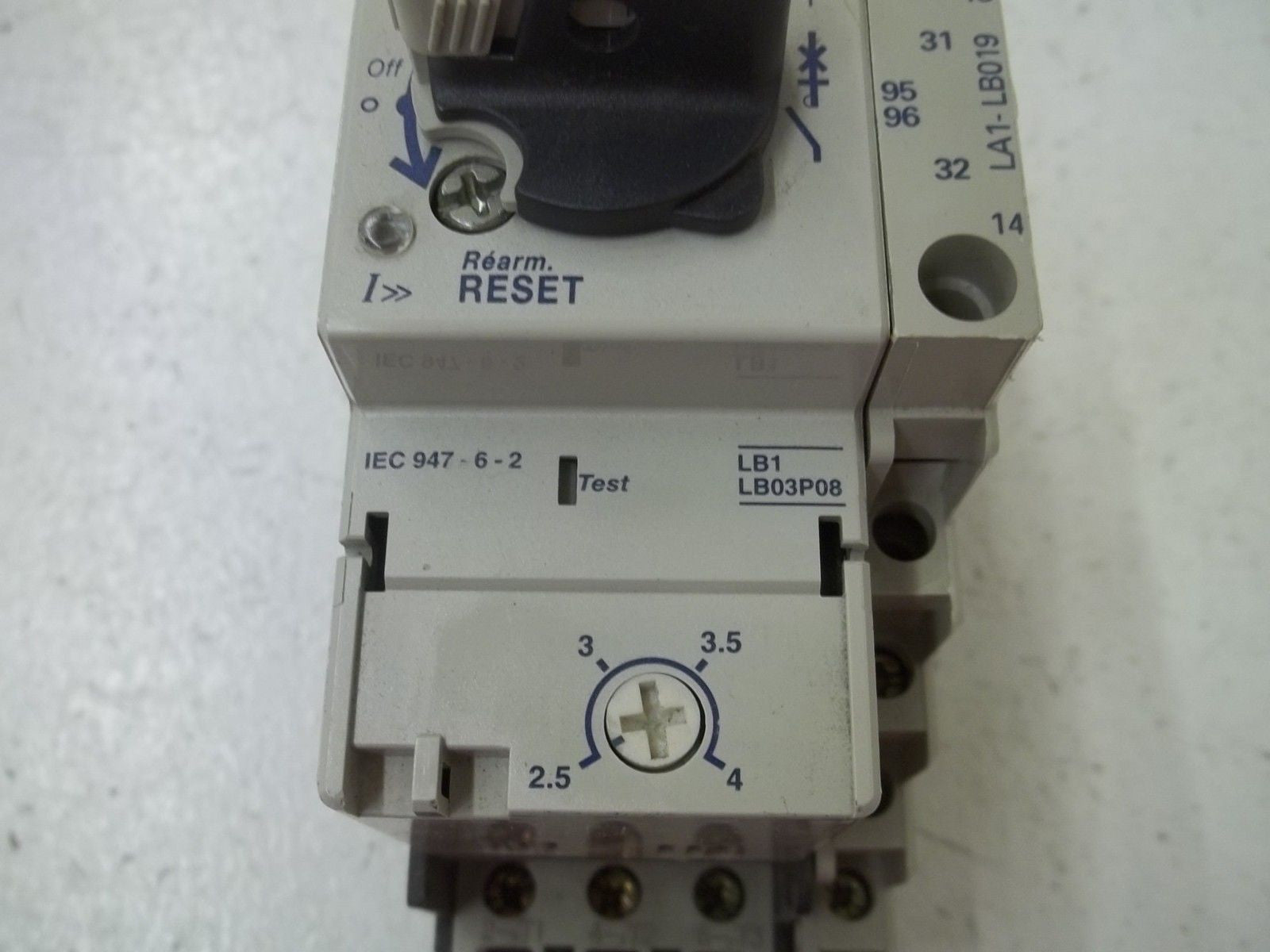 TELEMECANIQUE LD1 LB030P WITH LA1-LB19 *USED*