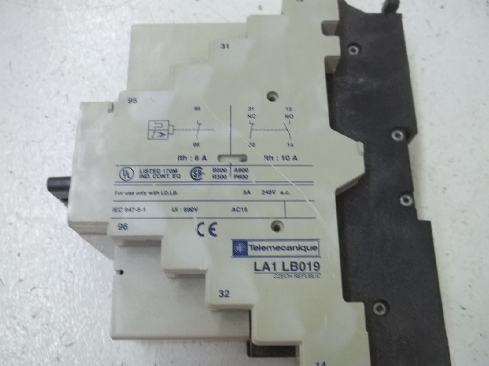TELEMECANIQUE LD1 LB030P WITH LA1-LB19 *USED*