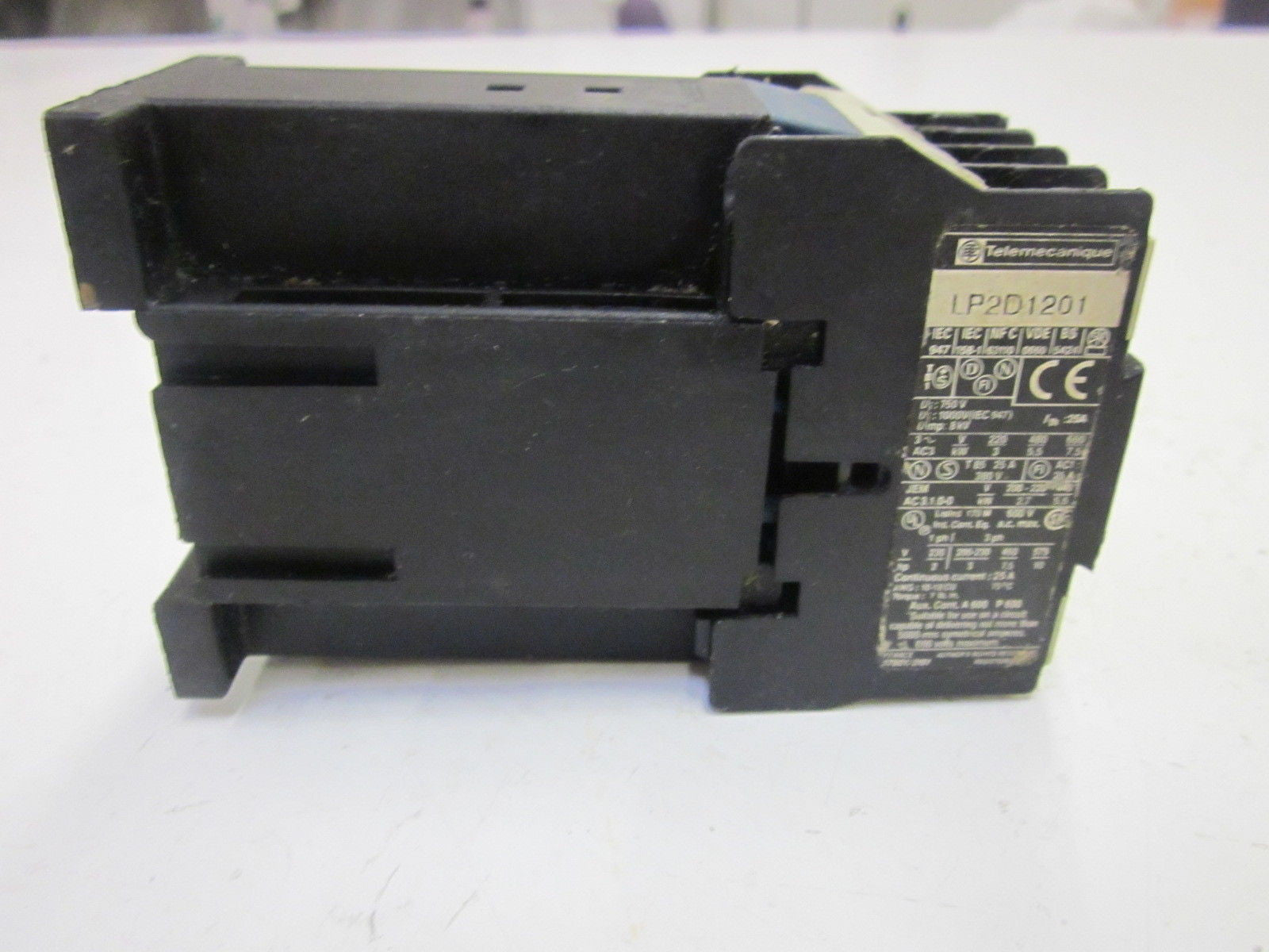 TELEMECANIQUE LP2D1201 24V *USED*
