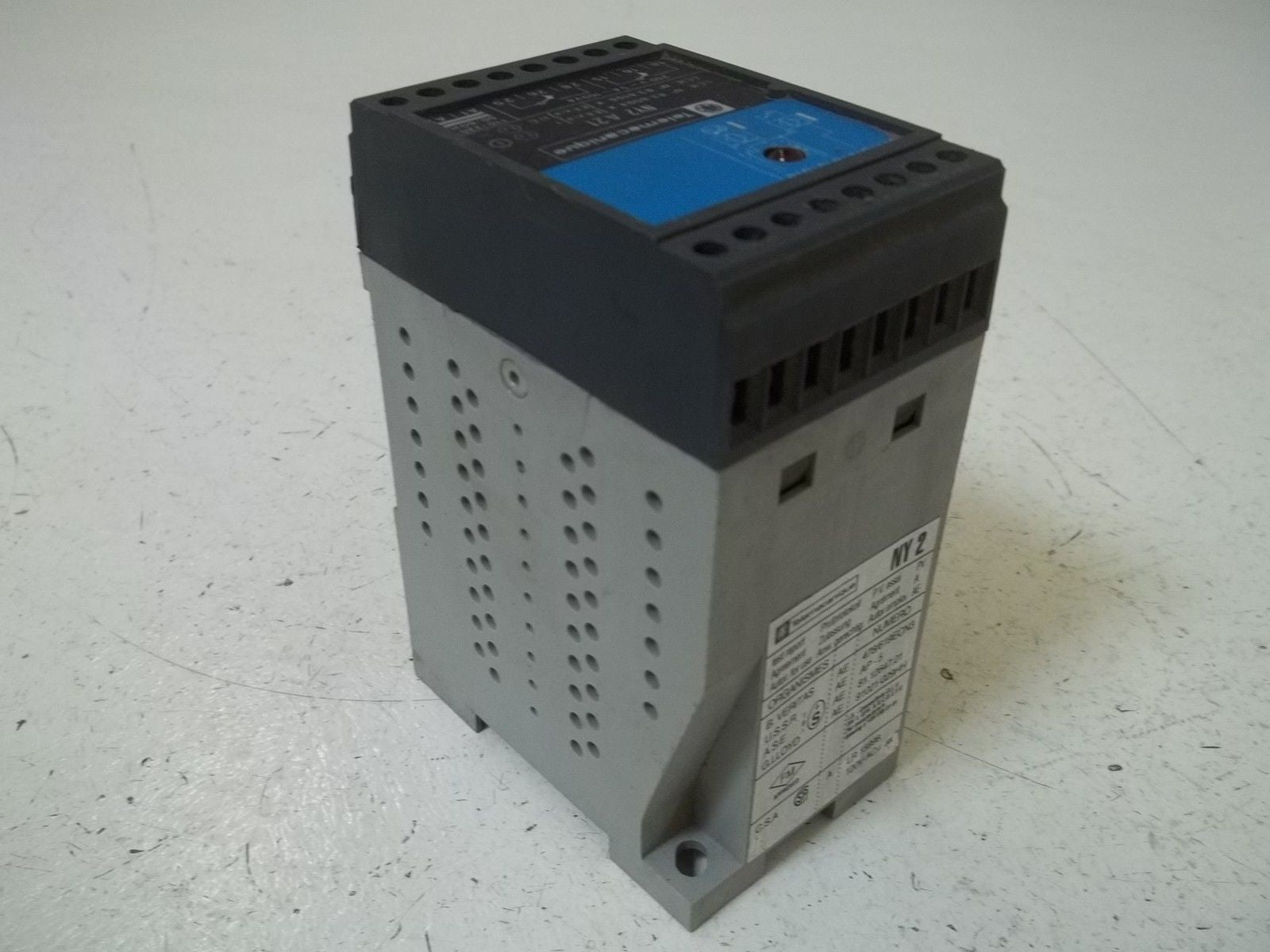 TELEMECANIQUE NY2 A21 RELAY DUAL OUTPUT SINGLE CHANNEL *USED*