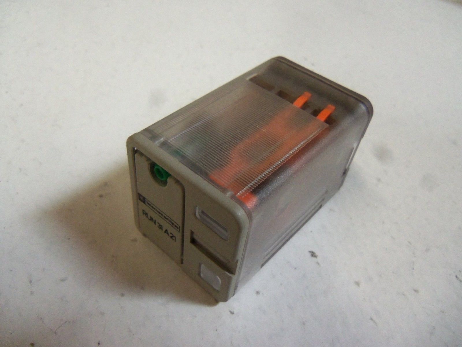 TELEMECANIQUE PLUG-IN RELAY RUN31A21 BD *USED*
