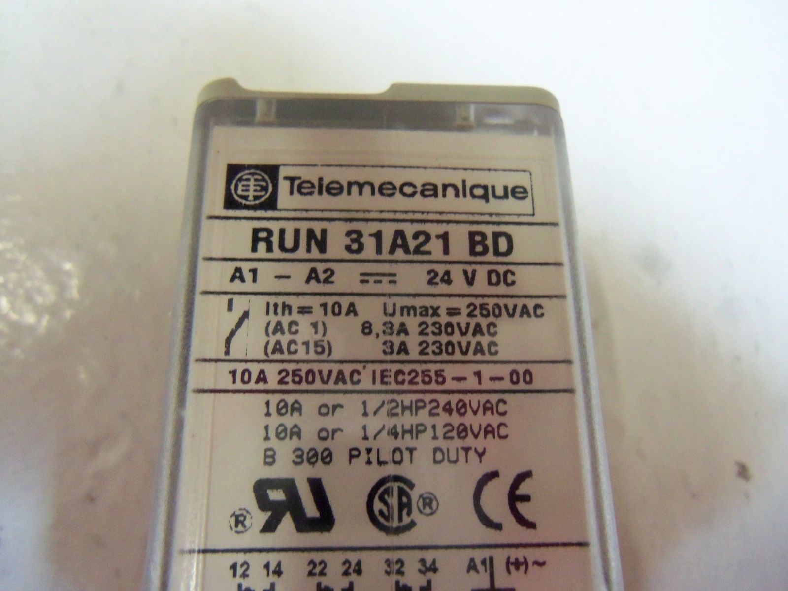 TELEMECANIQUE PLUG-IN RELAY RUN31A21 BD *USED*