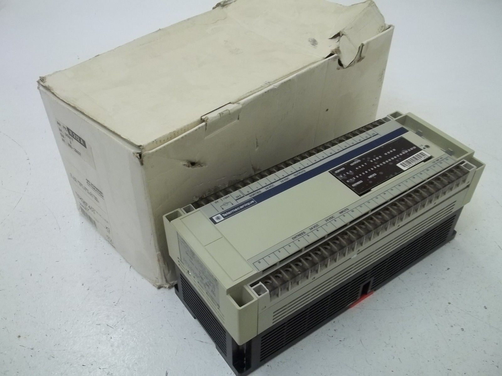 TELEMECANIQUE TSXDMF401 EXPANDER MODULE 40 CHANNEL I/O *NEW IN BOX*