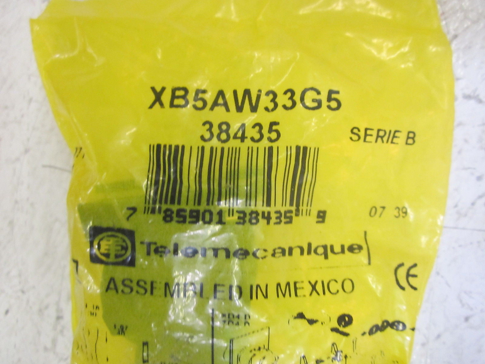 TELEMECANIQUE XB5AW33G5 GREEN PUSHBUTTON 240VAC *NEW IN A FACTORY BAG*