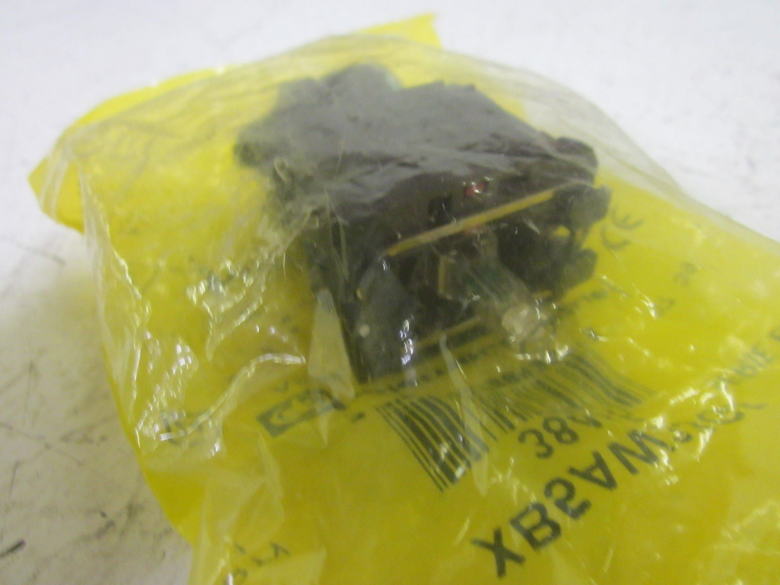 TELEMECANIQUE XB5AW33G5 GREEN PUSHBUTTON 240VAC *NEW IN A FACTORY BAG*