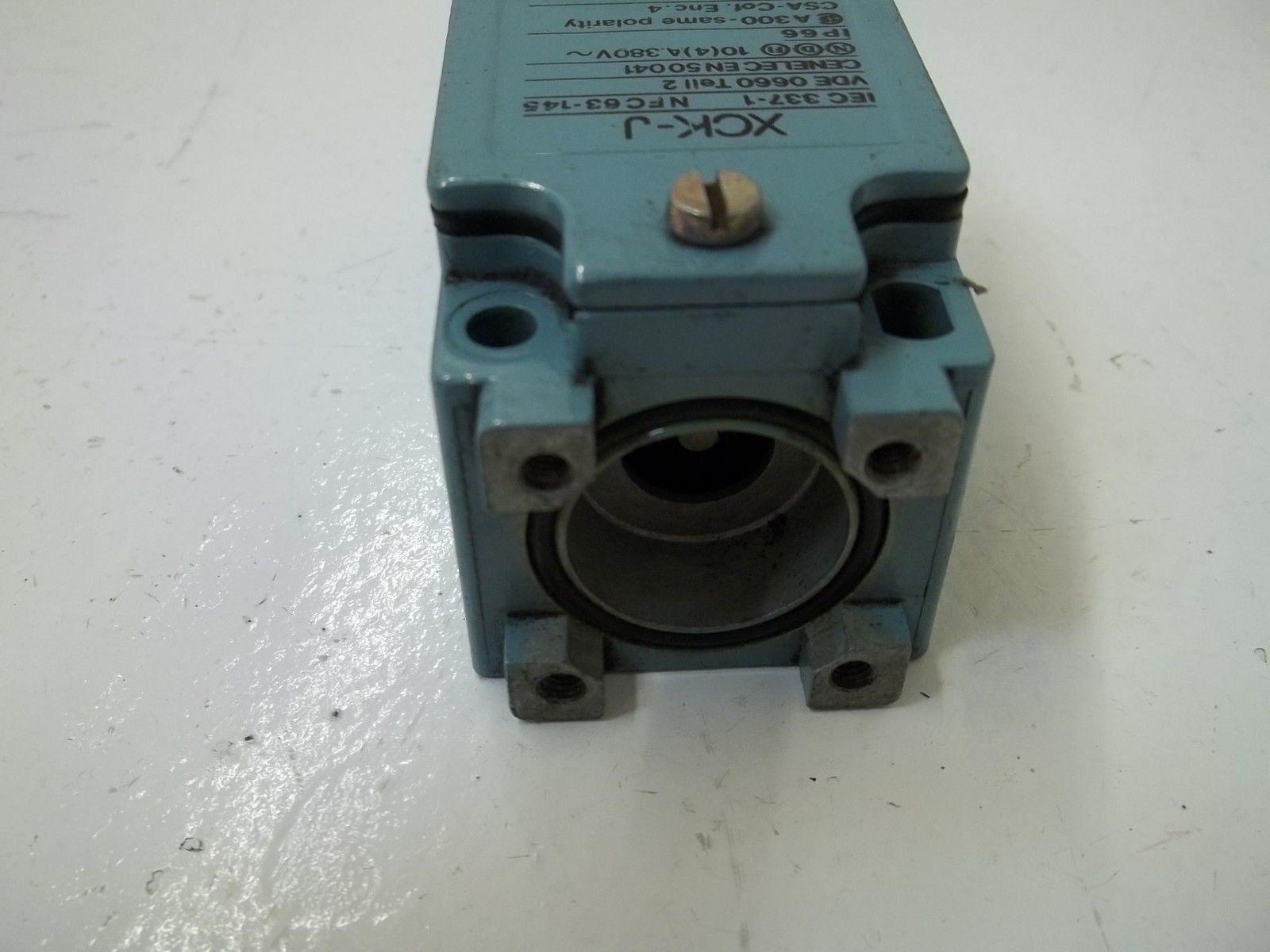 TELEMECANIQUE XCK-J1 LIMIT SWITCH BODY *USED*