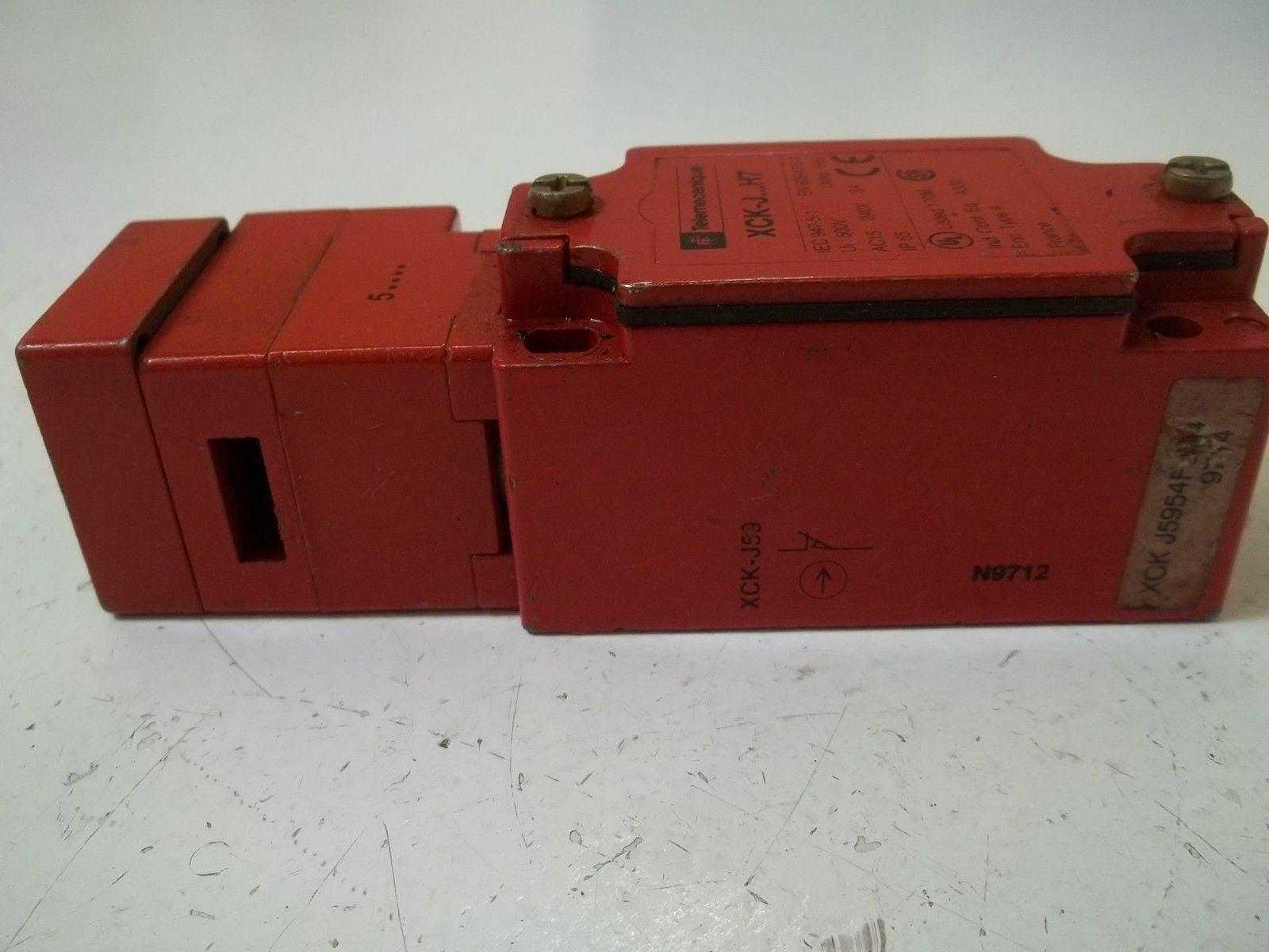 TELEMECANIQUE XCK-J...H7 *USED*