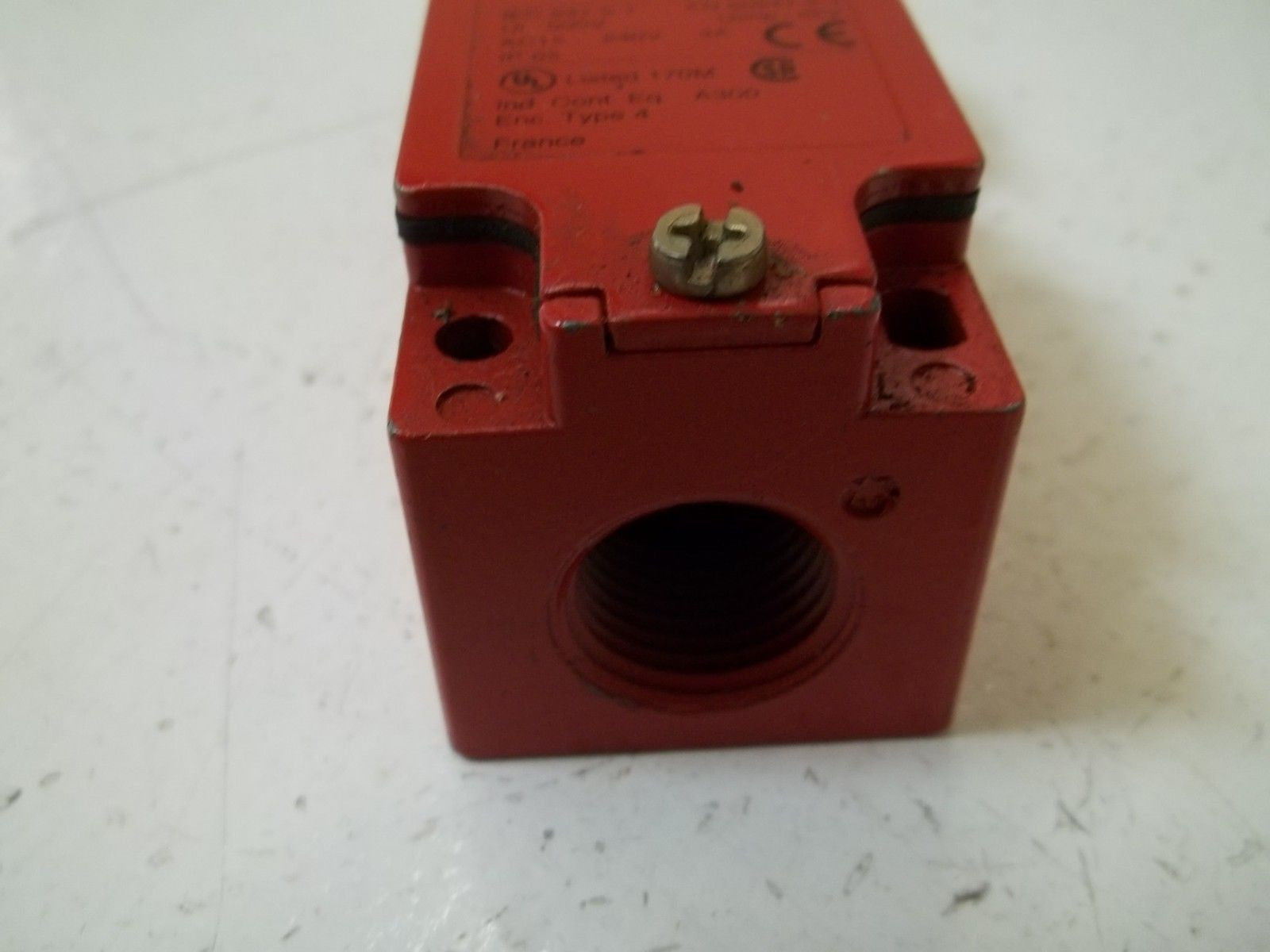 TELEMECANIQUE XCK-J...H7 *USED*