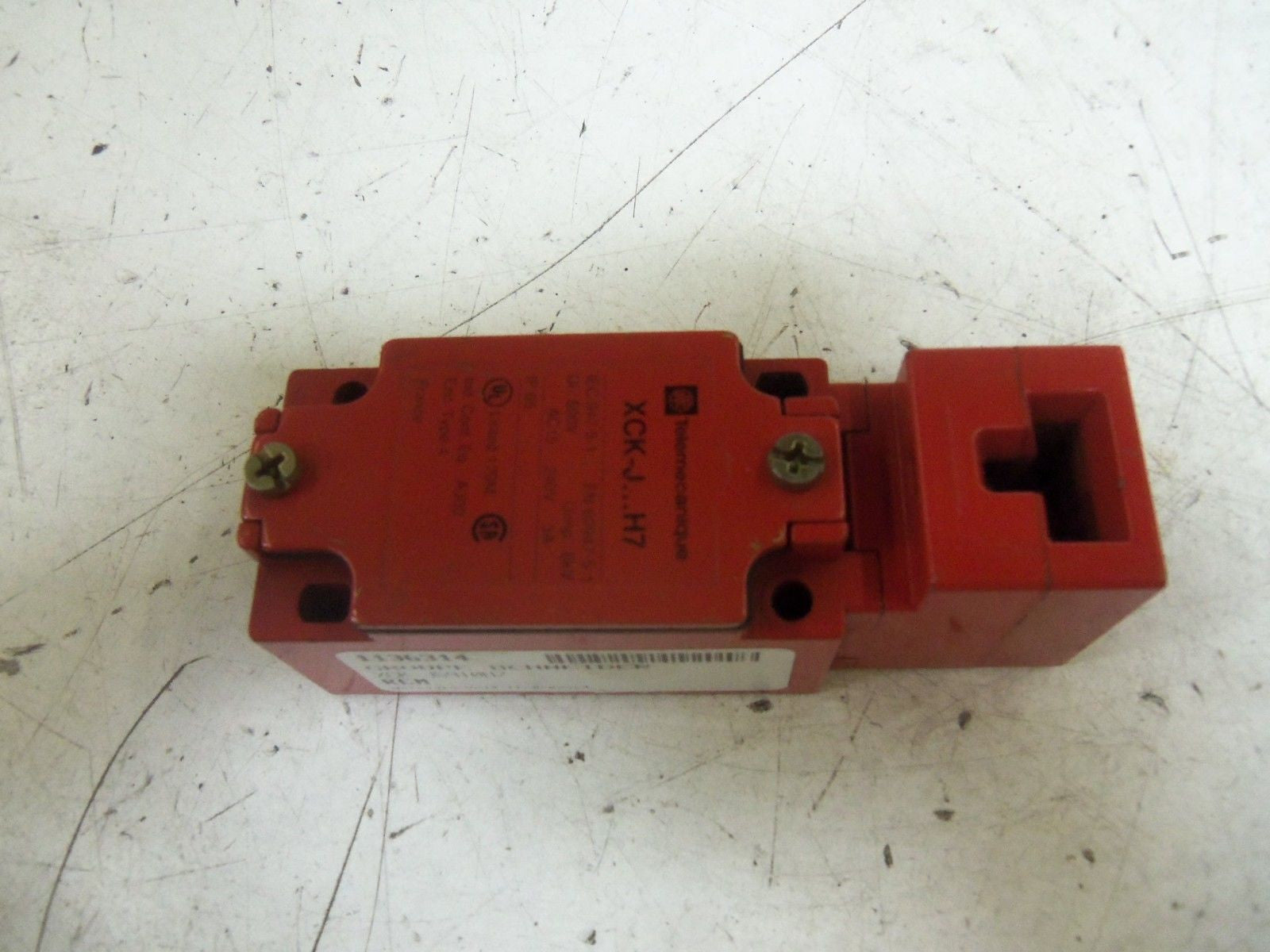 TELEMECANIQUE XCK-J5910H7 *USED*