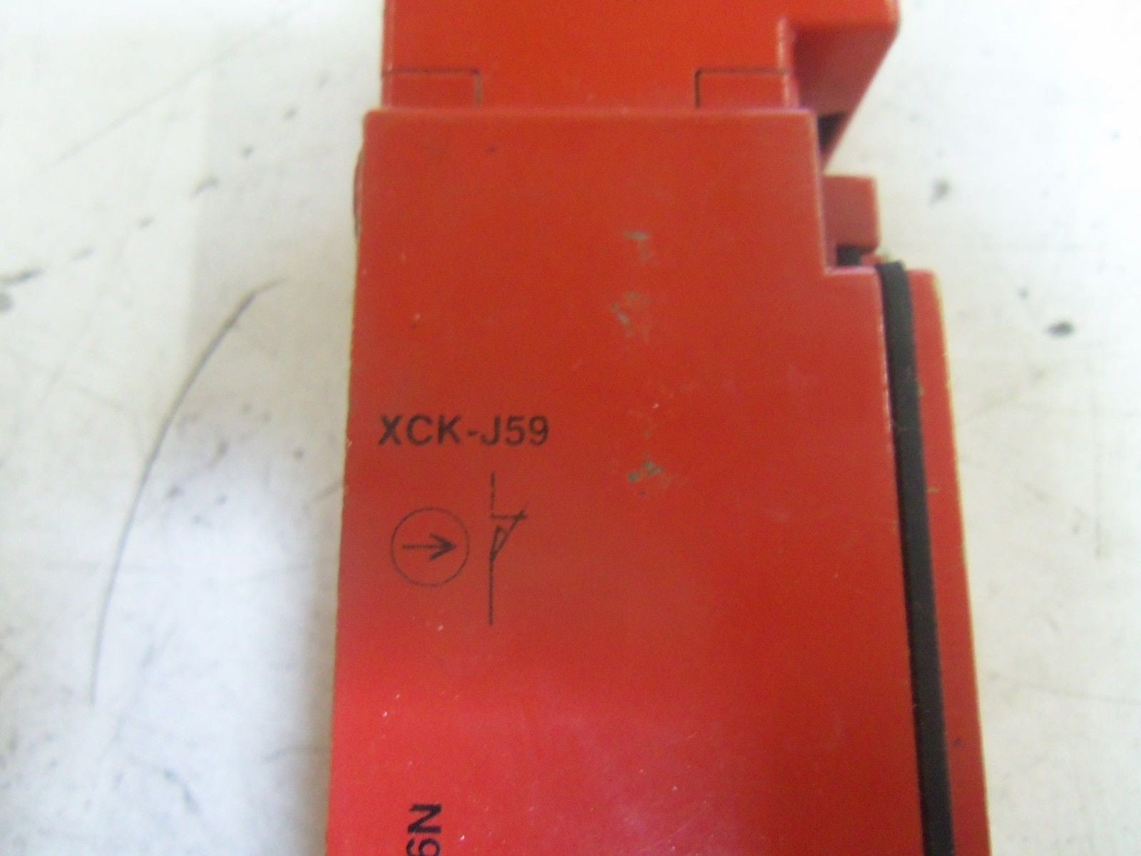 TELEMECANIQUE XCK-J5910H7 *USED*