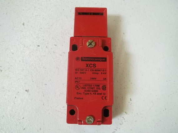 TELEMECANIQUE XCS-A703 SAFETY LIMIT SWITCH *USED*