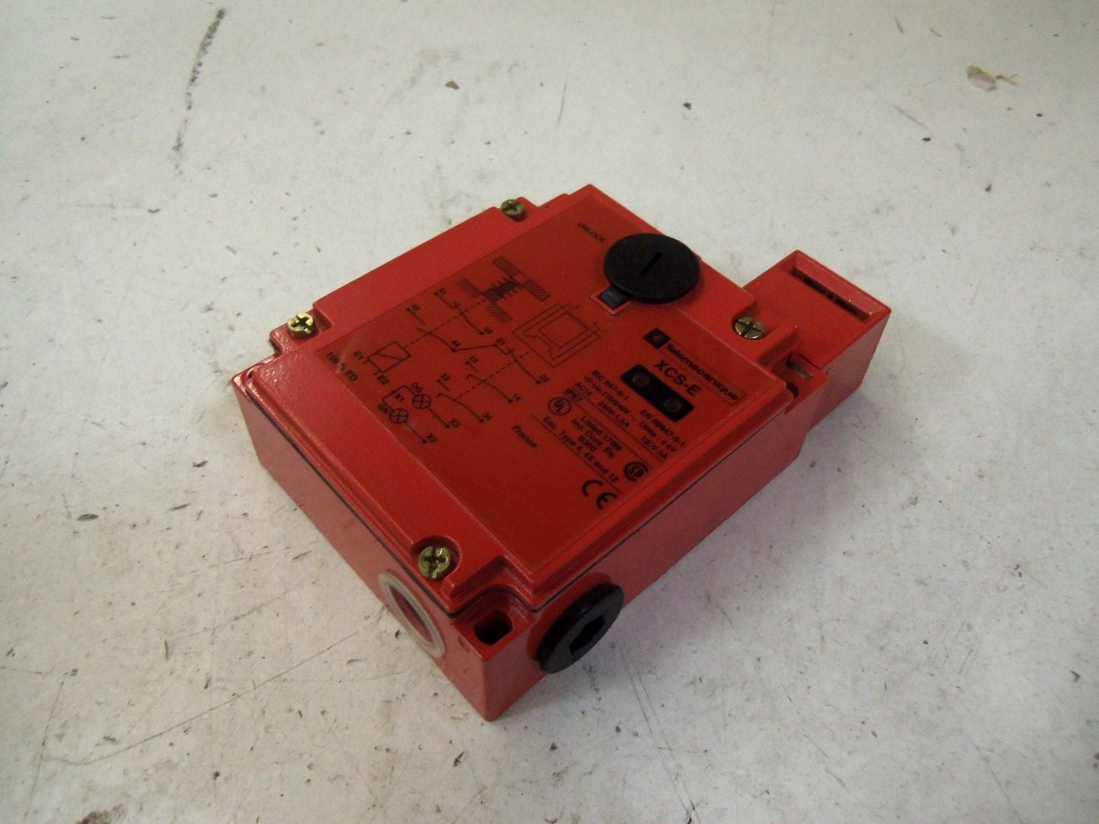 TELEMECANIQUE XCS-E5533 *NEW NO BOX*
