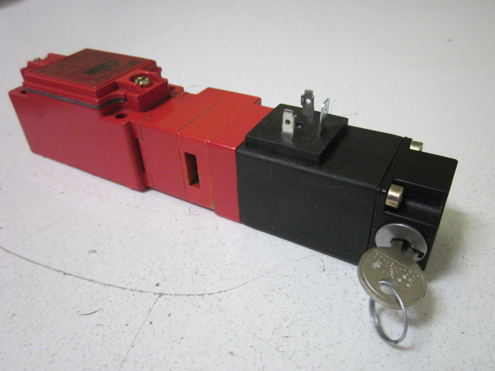 TELEMECANIQUE XCS-L749F3 *NEW NO BOX*