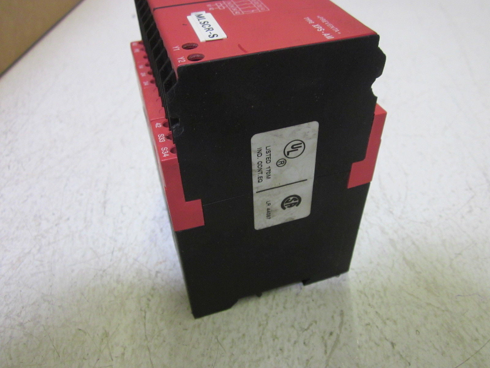 TELEMECANIQUE XPS-AM3440 SAFETY RELAY 115VAC *USED*