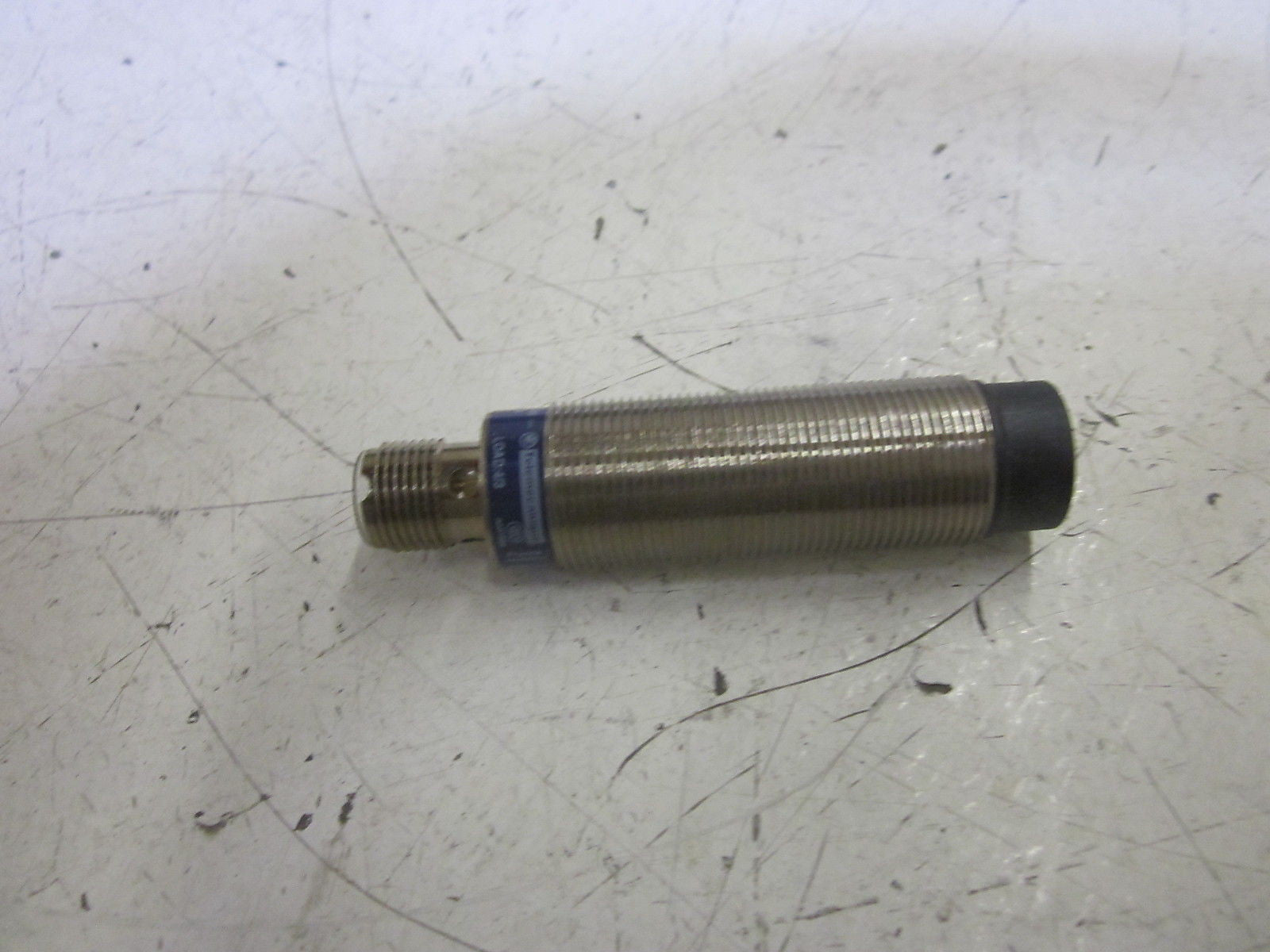 TELEMECANIQUE XS2M18PA370D PROXIMITY SWITCH *USED*
