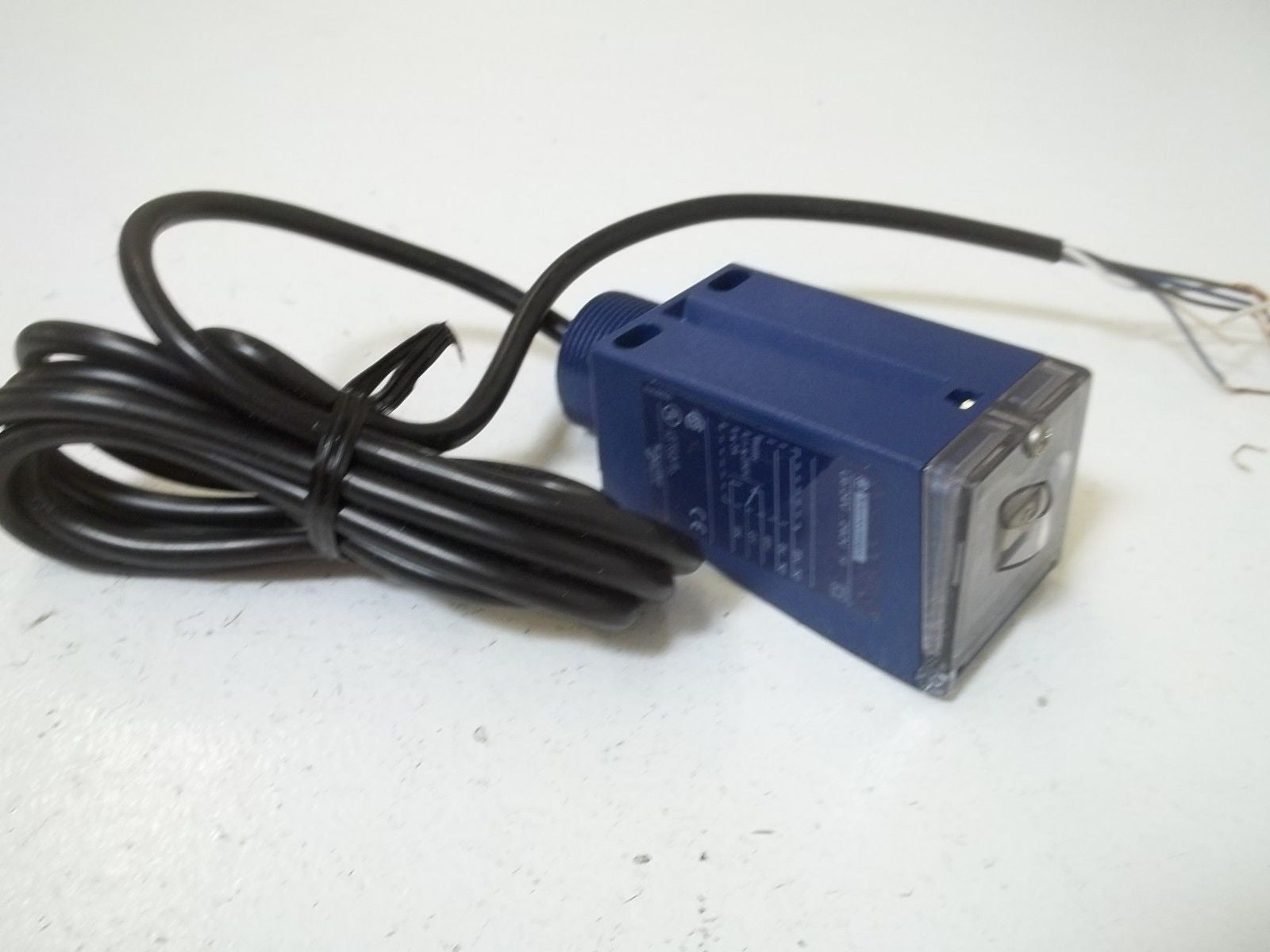 TELEMECANIQUE XUC-8ARCTL2 PHOTOELECTRIC SENSOR *USED*