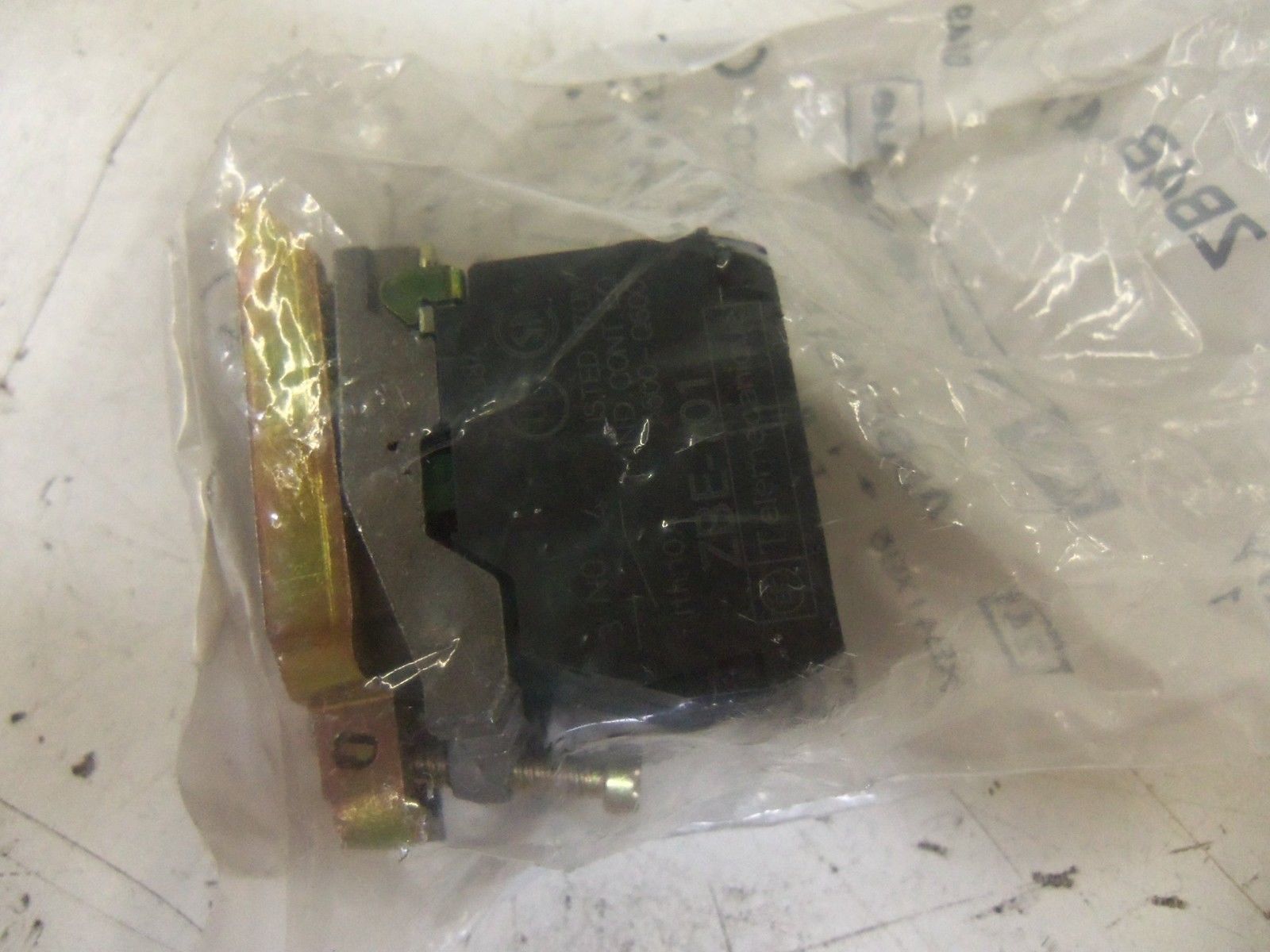 TELEMECANIQUE ZB4BZ141 CONTACT BLOCK *NEW IN FACTORY BAG*