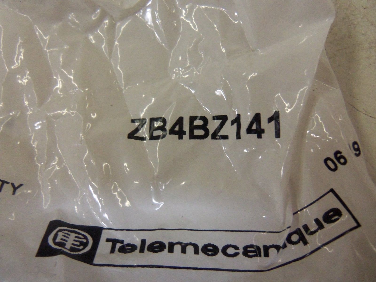 TELEMECANIQUE ZB4BZ141 CONTACT BLOCK *NEW IN FACTORY BAG*