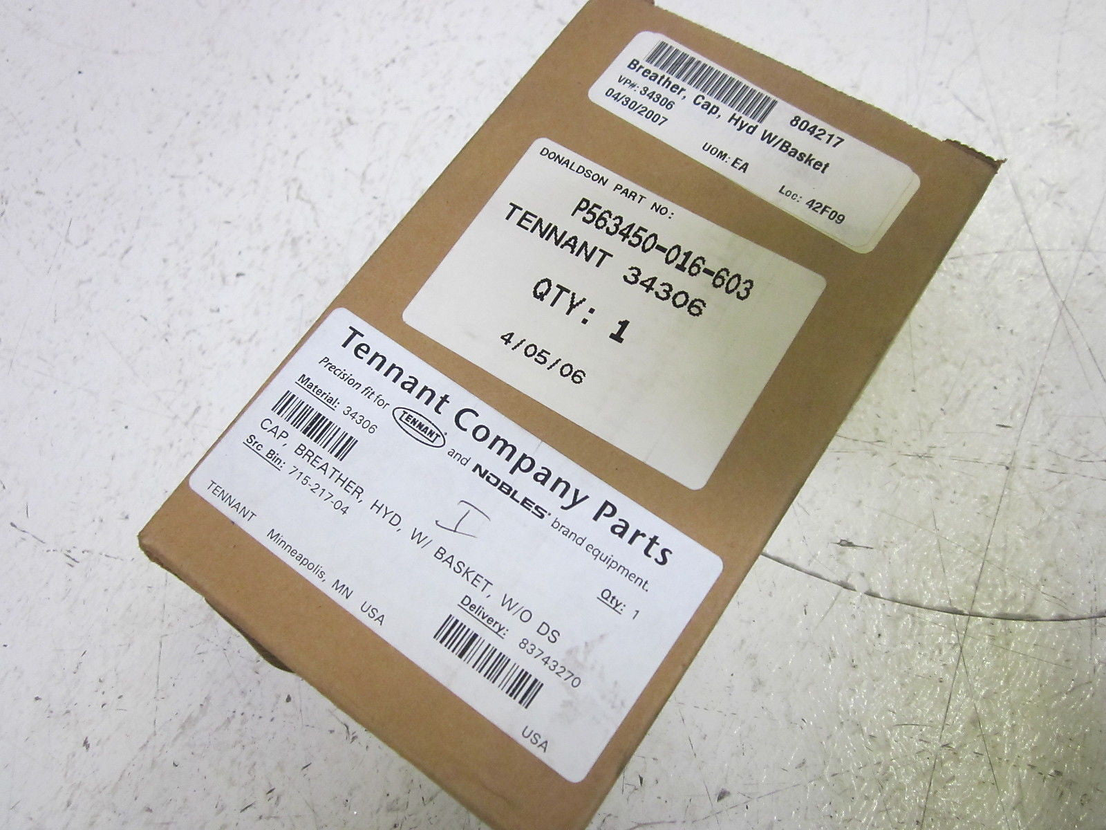TENNANT COMPANY PARTS 34306 CAP, BREATEHR, HYD, W/ BASKET *NEW IN BOX*