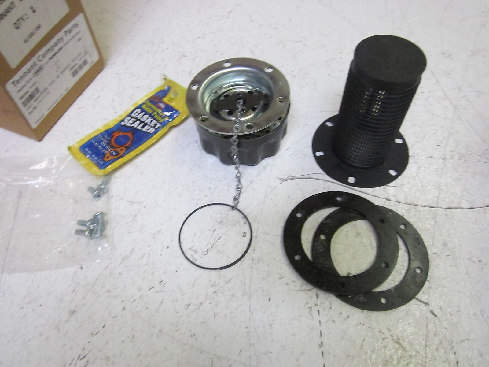 TENNANT COMPANY PARTS 34306 CAP, BREATEHR, HYD, W/ BASKET *NEW IN BOX*