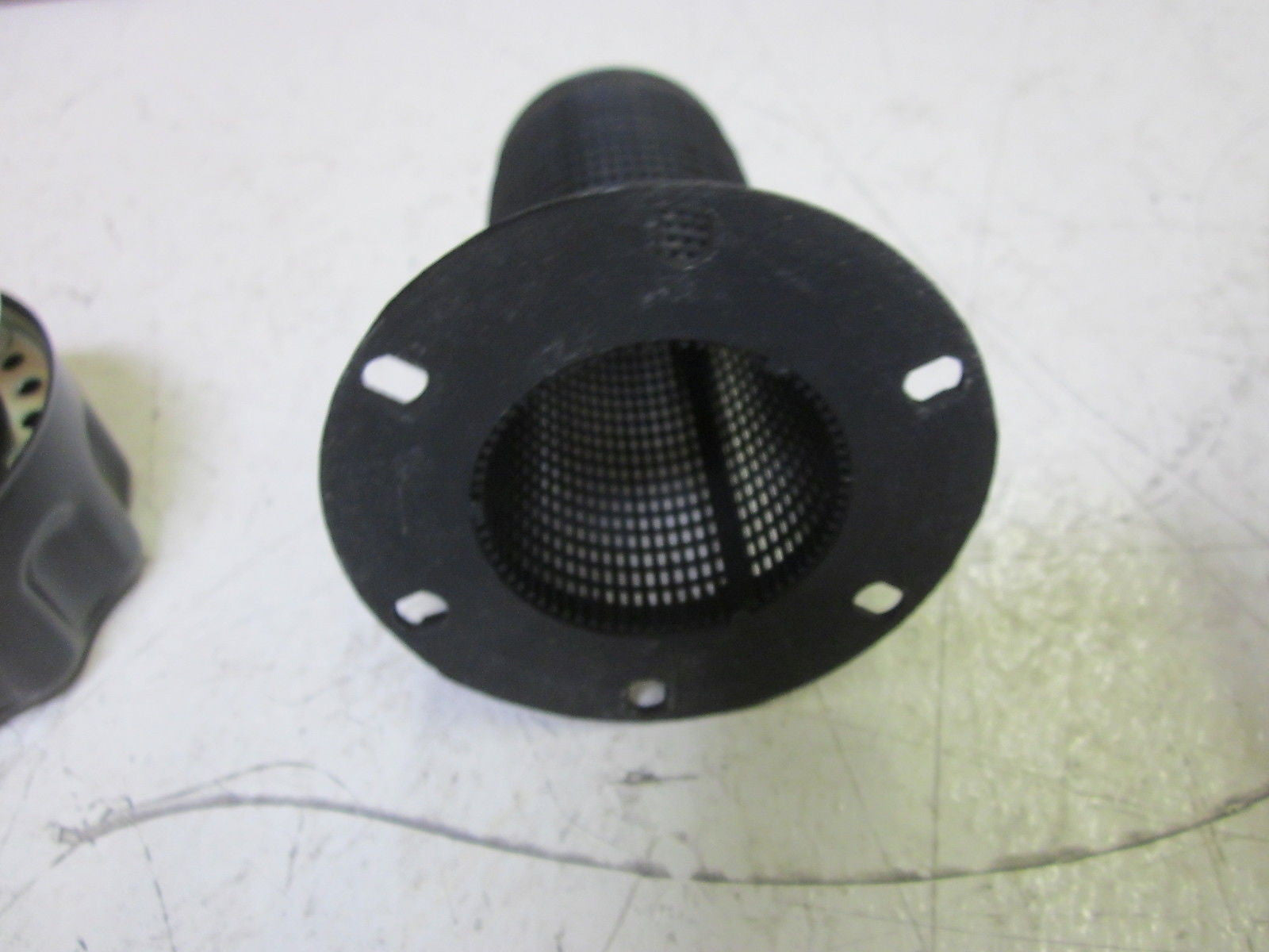 TENNANT COMPANY PARTS 34306 CAP, BREATEHR, HYD, W/ BASKET *NEW IN BOX*