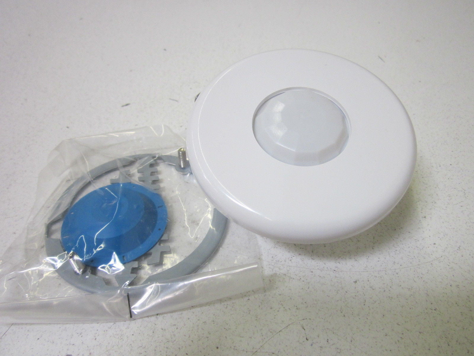 THE WATTS STOPPER CI-200 OCCUPANCY SENSOR  PASSIVE INFARED *NEW IN BOX*