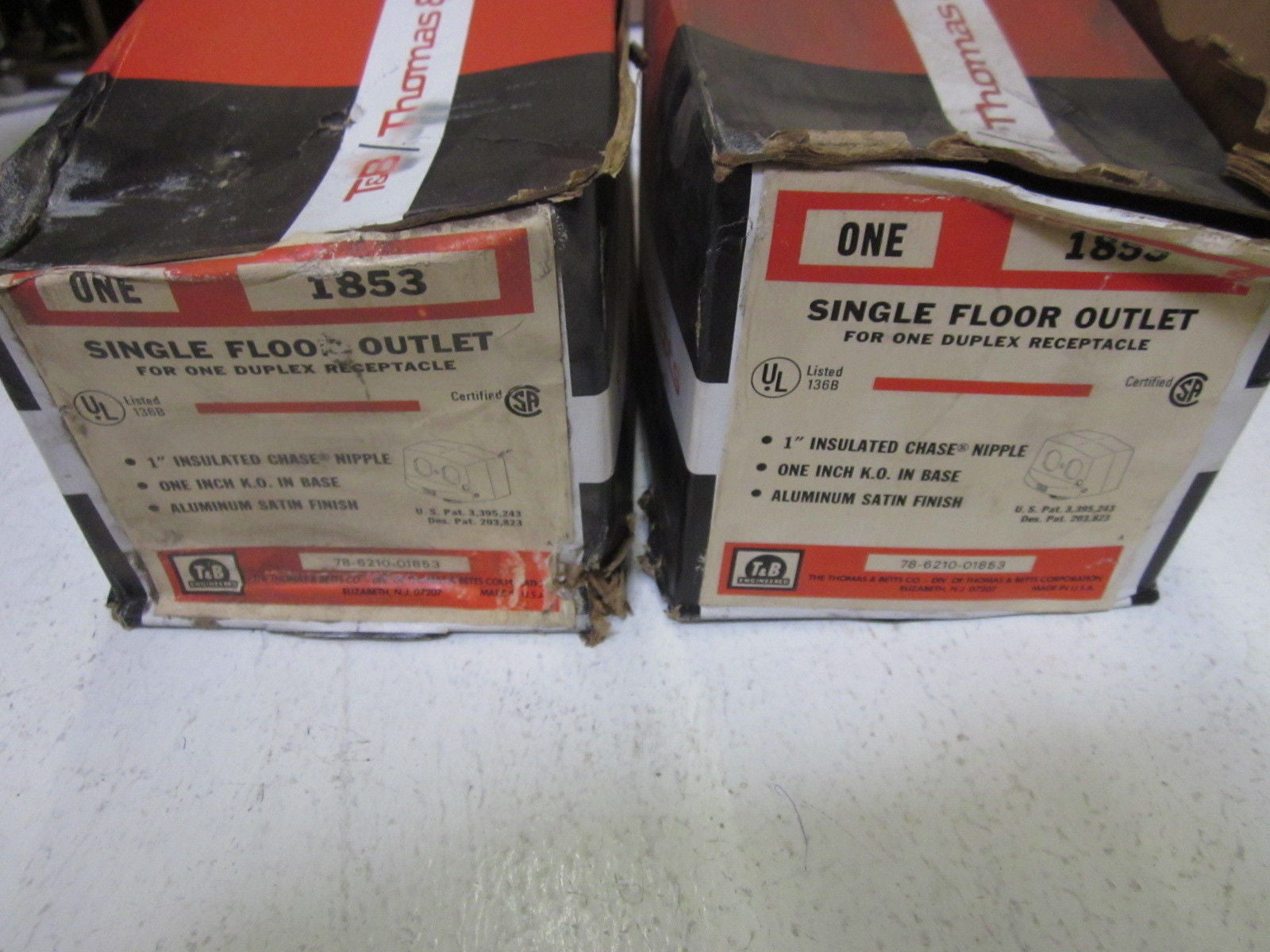 THOMAS & BETTS 78-6210-01853 SINGLE FLOOR OUTLET *NEW IN BOX*