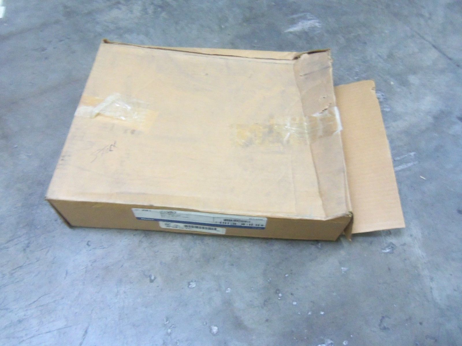 THOMAS & BETTS VB2 *NEW IN BOX*