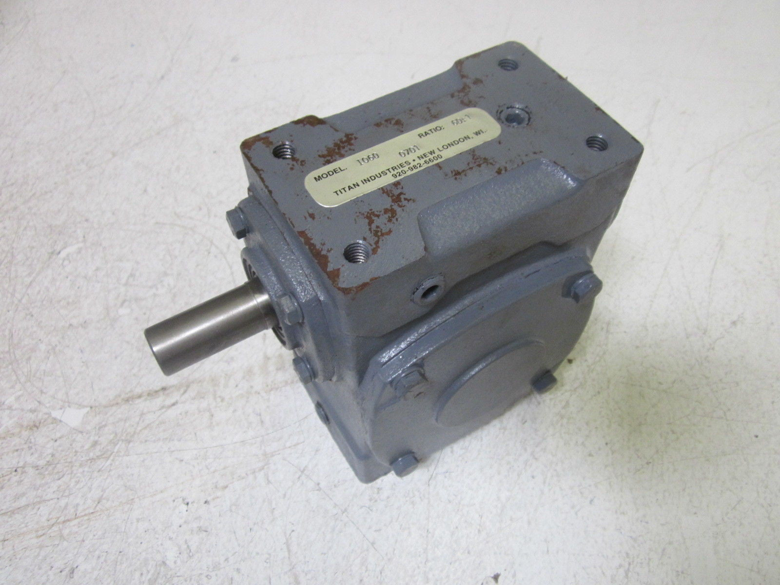 TITAN INDUSTRIAL I060 GEAR REDUCER *USED*