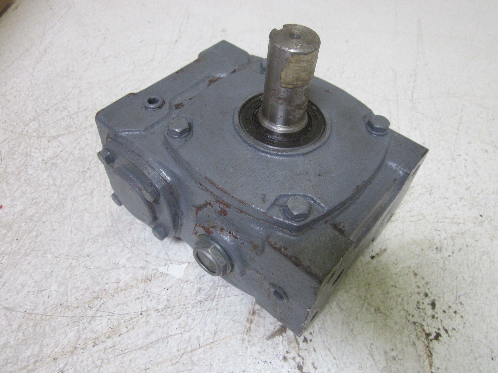 TITAN INDUSTRIAL I060 GEAR REDUCER *USED*