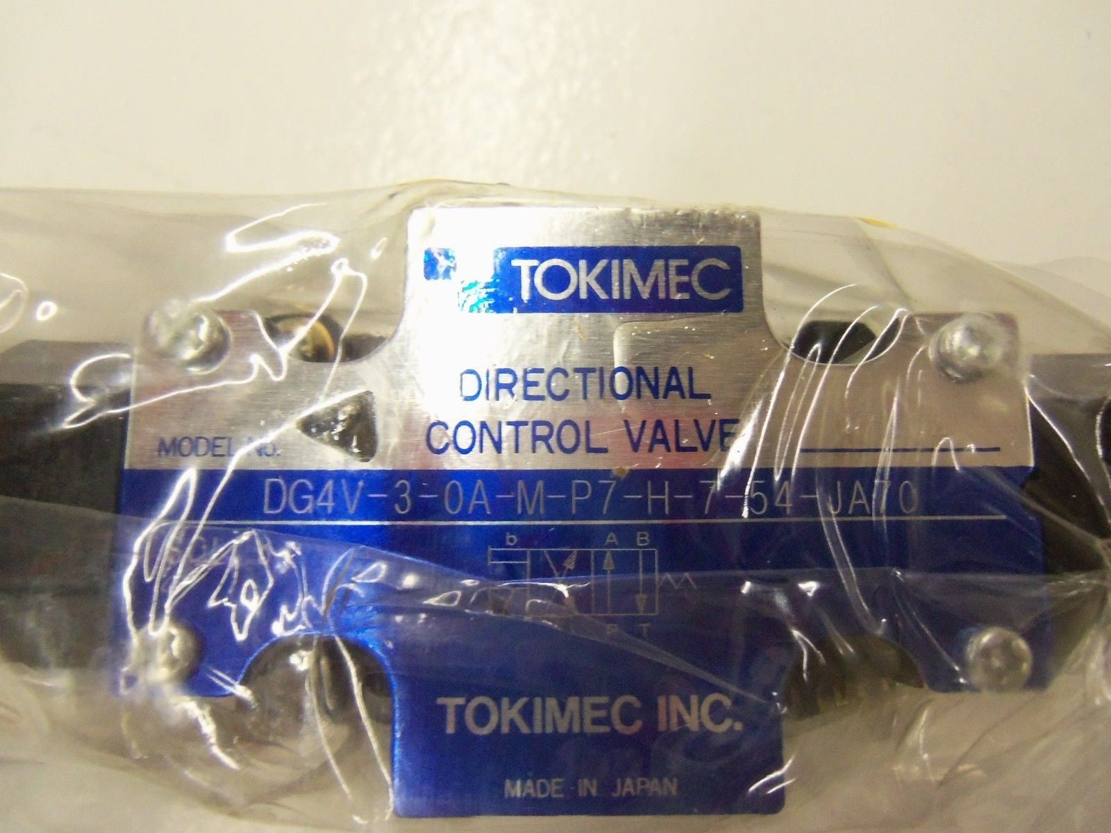 TOKIMEC DG4V-3-0A-M-P7-H-7-54-JA70 *NEW IN BOX*