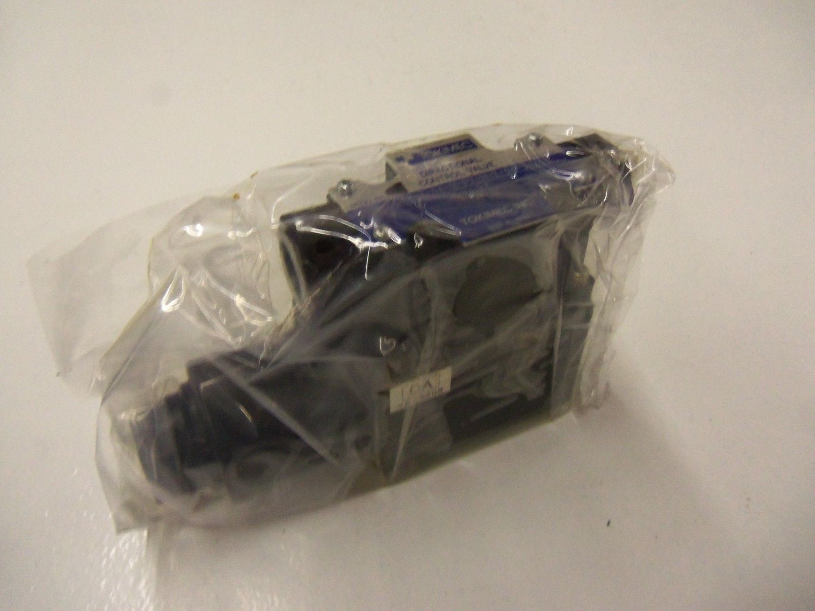 TOKIMEC DG4V-3-0A-M-P7-H-7-54-JA70 *NEW IN BOX*
