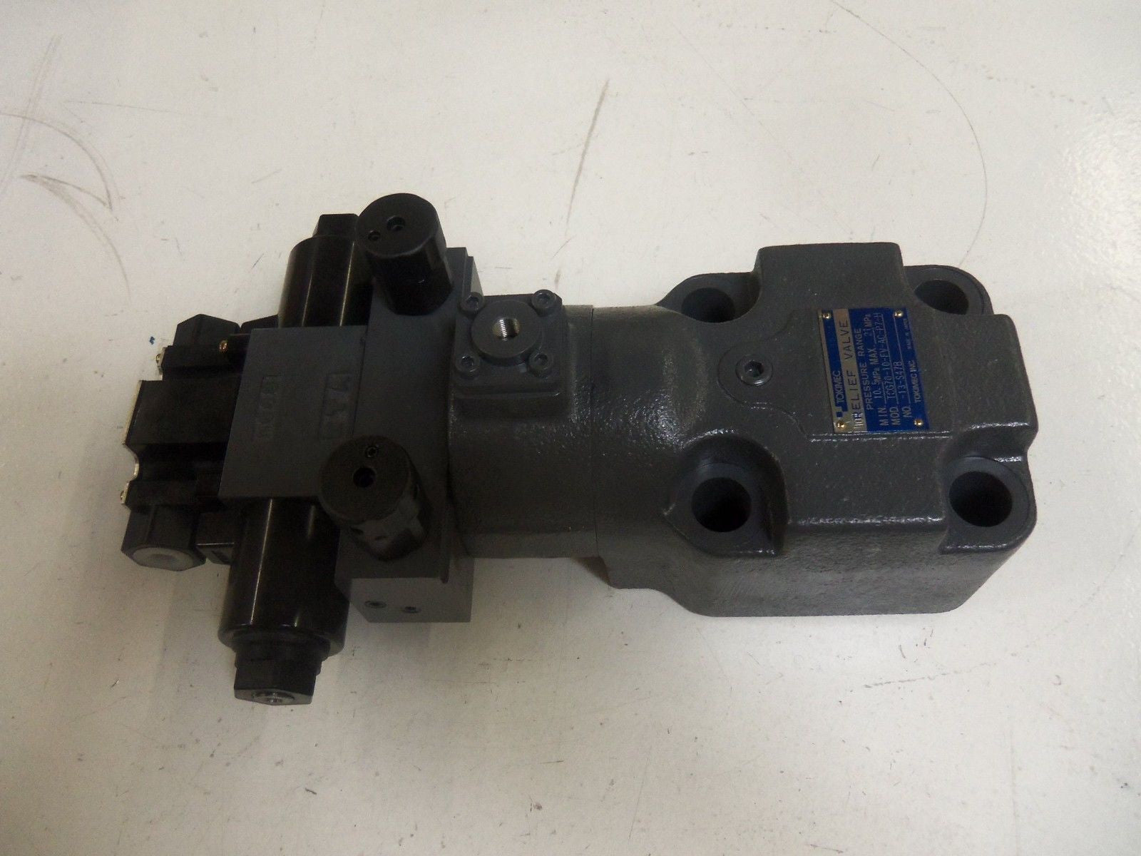 TOKIMEC DG4V-3-2C-M-P7-H-7-54-JA135 w/ TCG70-10-FV-AC-P7-H-13-S47B *NEW NO BOX*