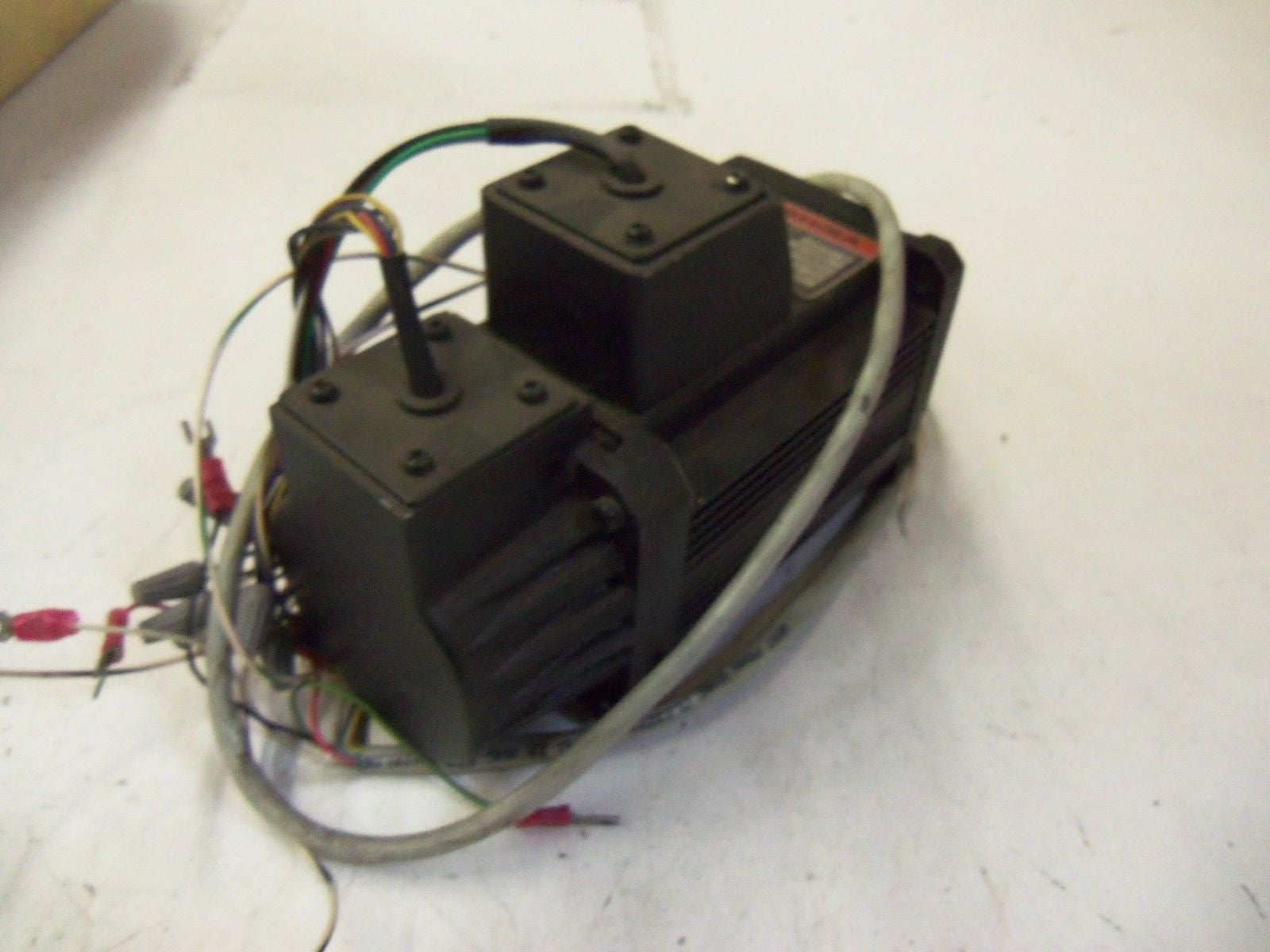 TOSHIBA RA12M DC BRUSHLESS SERVOMOTOR 12M1-0200R *USED*