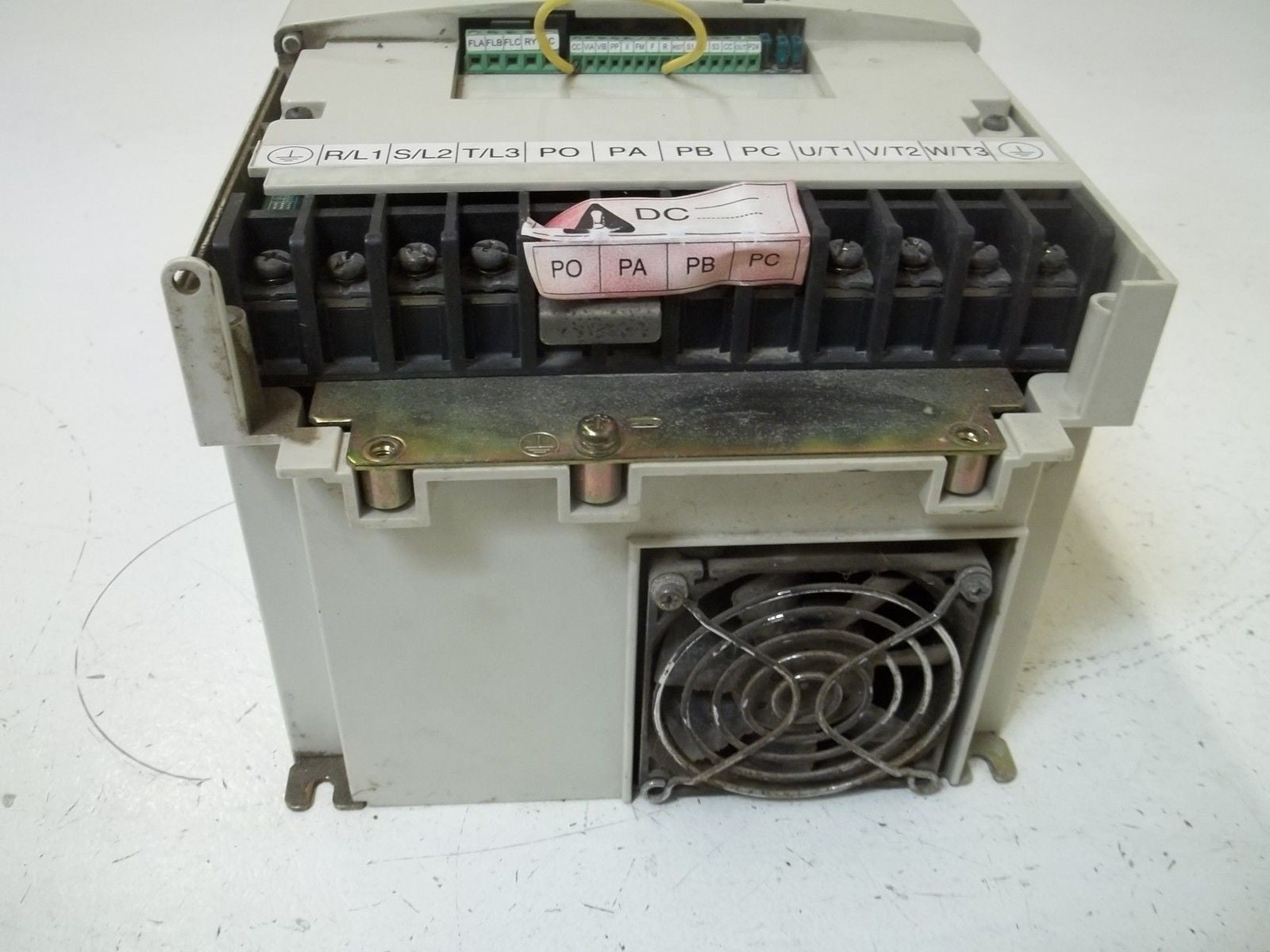 TOSHIBA VFS9-4075PL-WN (1) TRANSISTOR INVERTER (AS PICTURED-MISSING TOP)*USED*