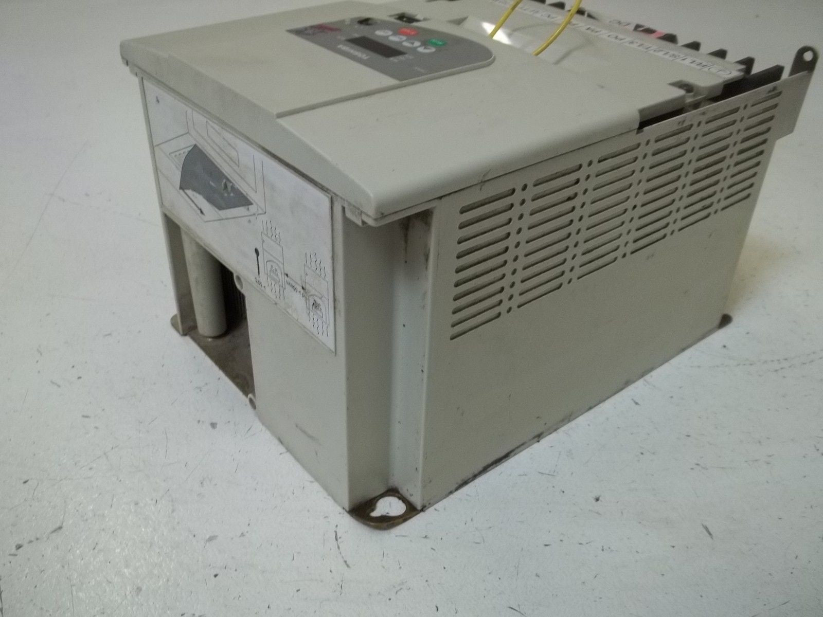 TOSHIBA VFS9-4075PL-WN (1) TRANSISTOR INVERTER (AS PICTURED-MISSING TOP)*USED*